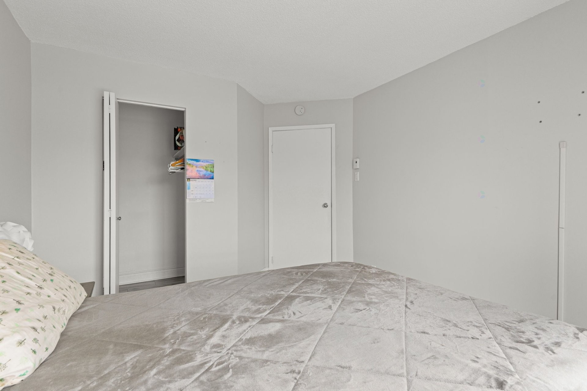 









240


Boul. Maisonneuve

, 203,
Gatineau (Hull),




QC
J8X3N7

