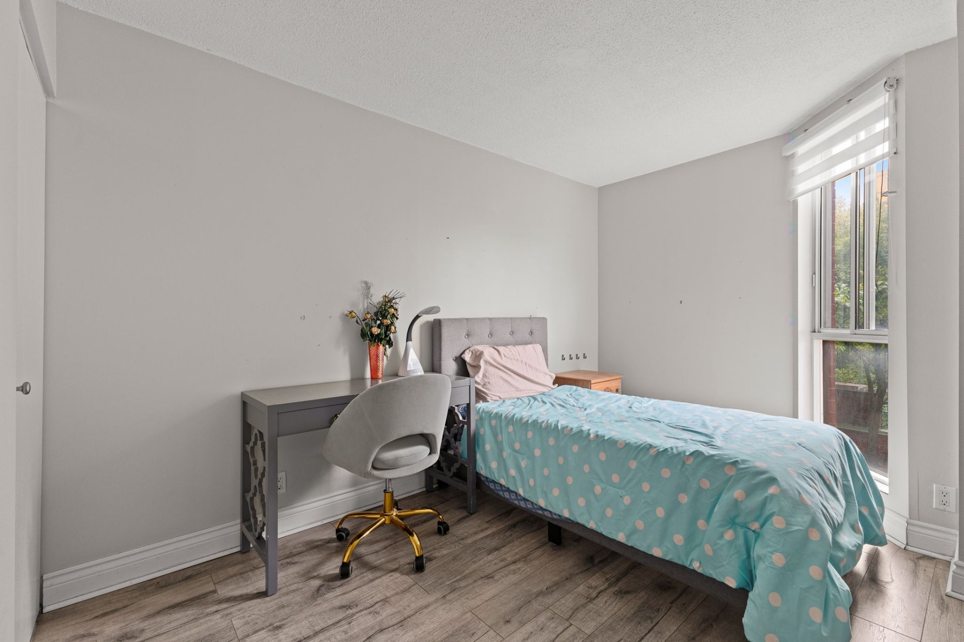 









240


Boul. Maisonneuve

, 203,
Gatineau (Hull),




QC
J8X3N7

