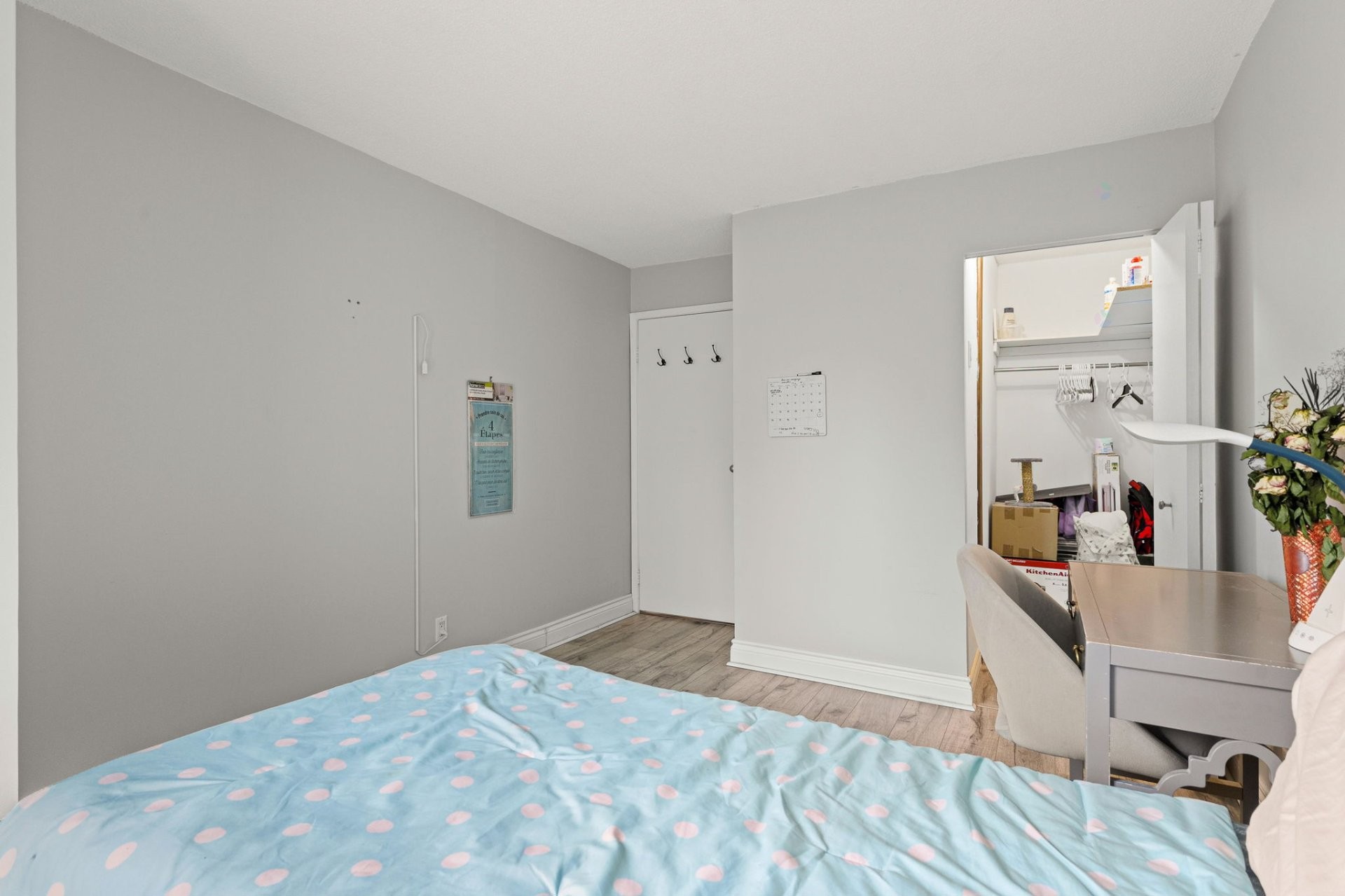 









240


Boul. Maisonneuve

, 203,
Gatineau (Hull),




QC
J8X3N7

