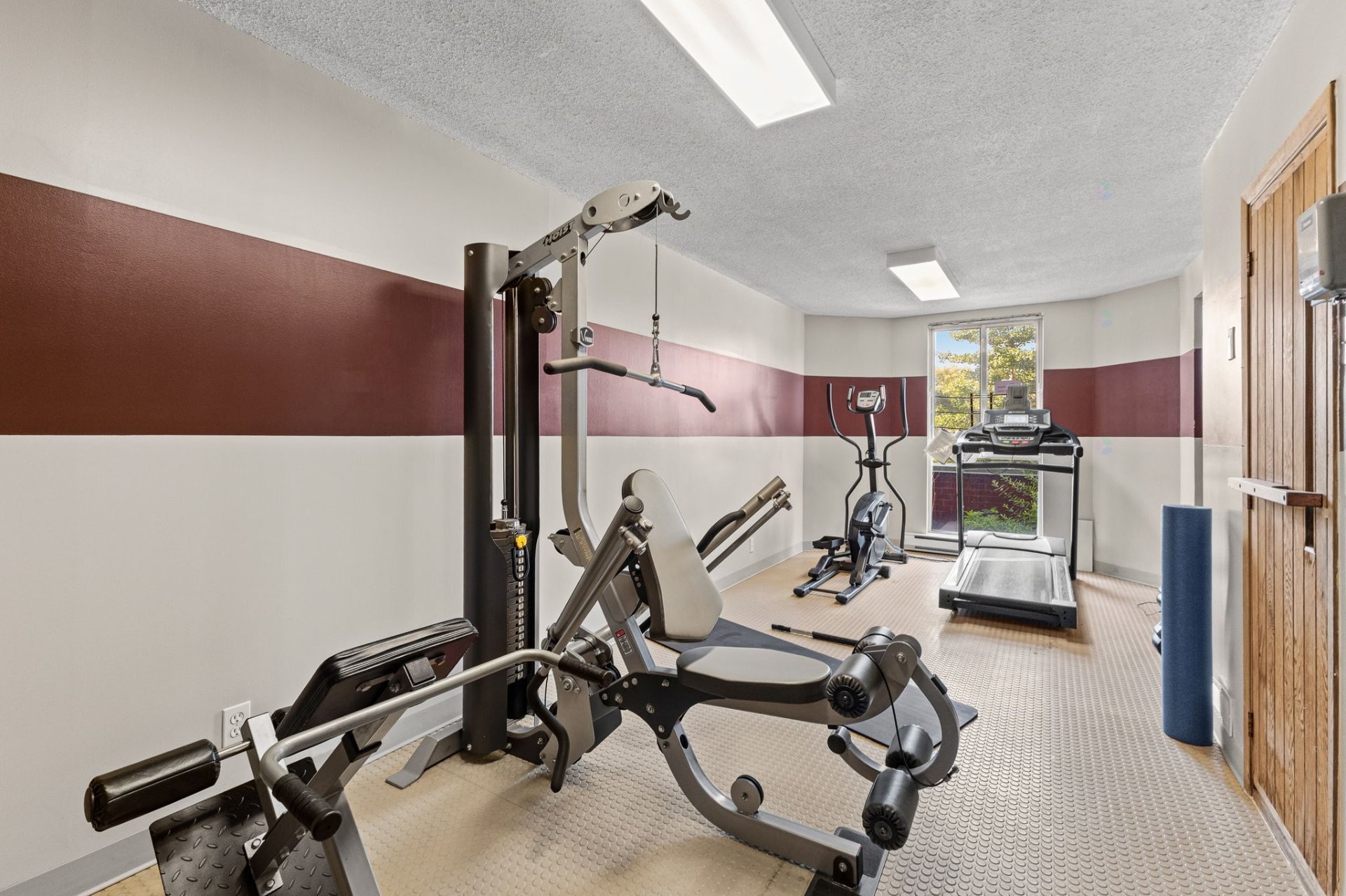 









240


Boul. Maisonneuve

, 203,
Gatineau (Hull),




QC
J8X3N7

