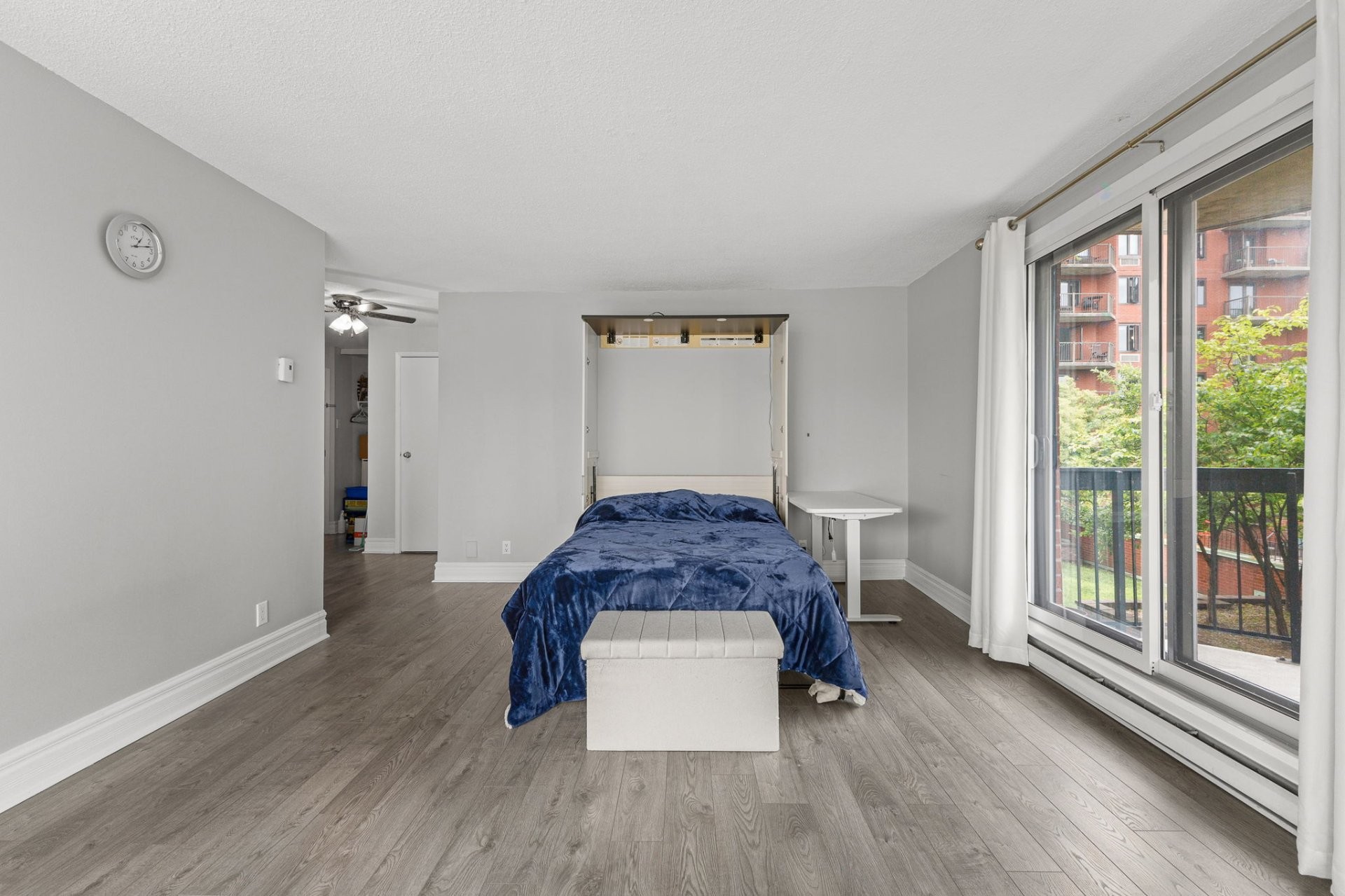 









240


Boul. Maisonneuve

, 203,
Gatineau (Hull),




QC
J8X3N7

