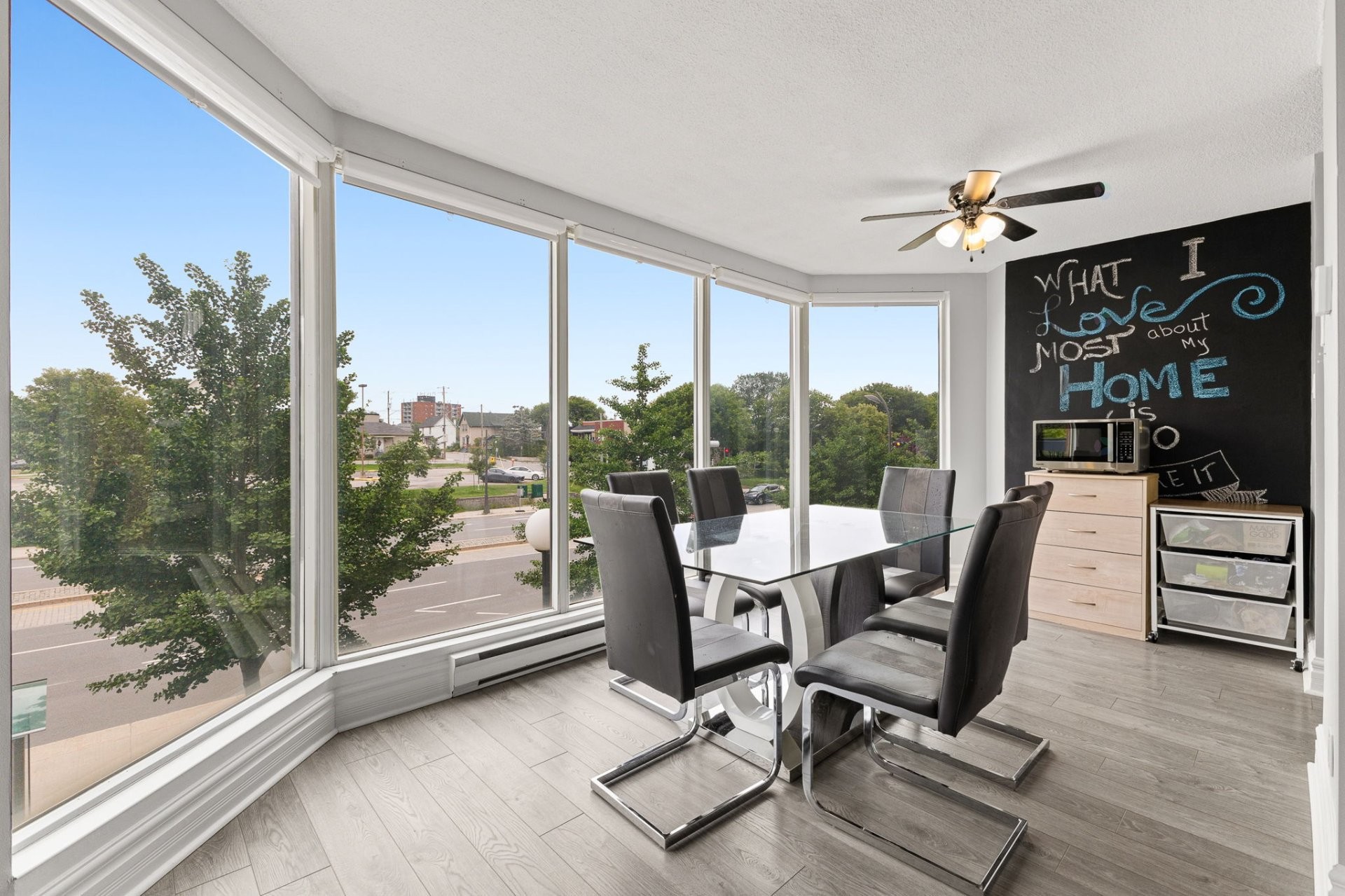 









240


Boul. Maisonneuve

, 203,
Gatineau (Hull),




QC
J8X3N7


