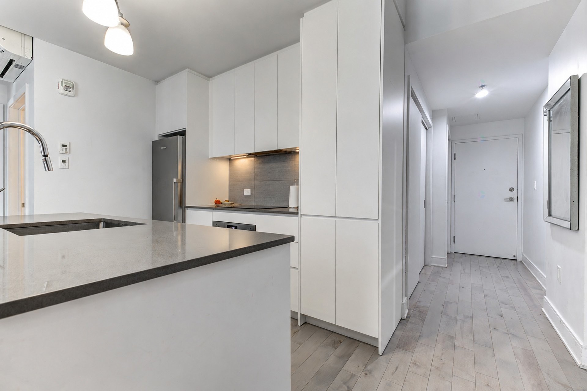 









2320


Rue Tupper

, 2005,
Montréal (Ville-Marie),




QC
H3H0B8

