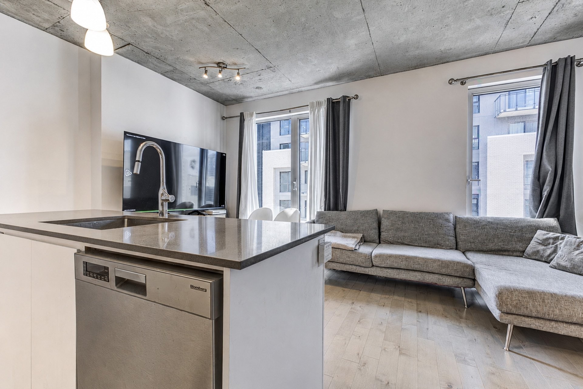 









2320


Rue Tupper

, 2005,
Montréal (Ville-Marie),




QC
H3H0B8

