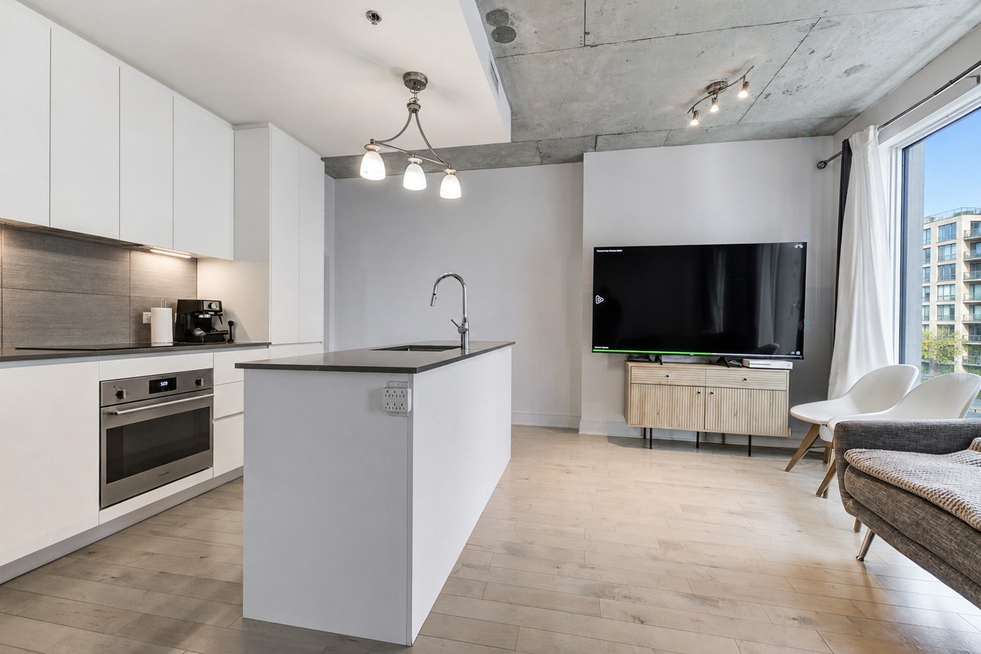 









2320


Rue Tupper

, 2005,
Montréal (Ville-Marie),




QC
H3H0B8

