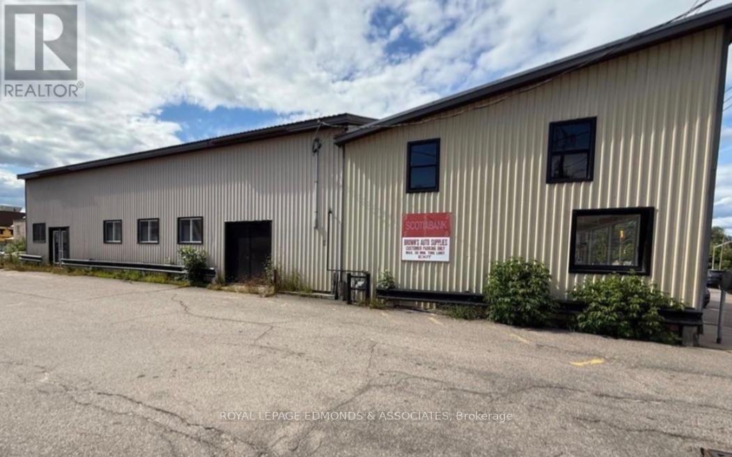 












174 ALBERT STREET

,
Pembroke,




Ontario
K8A4K6


