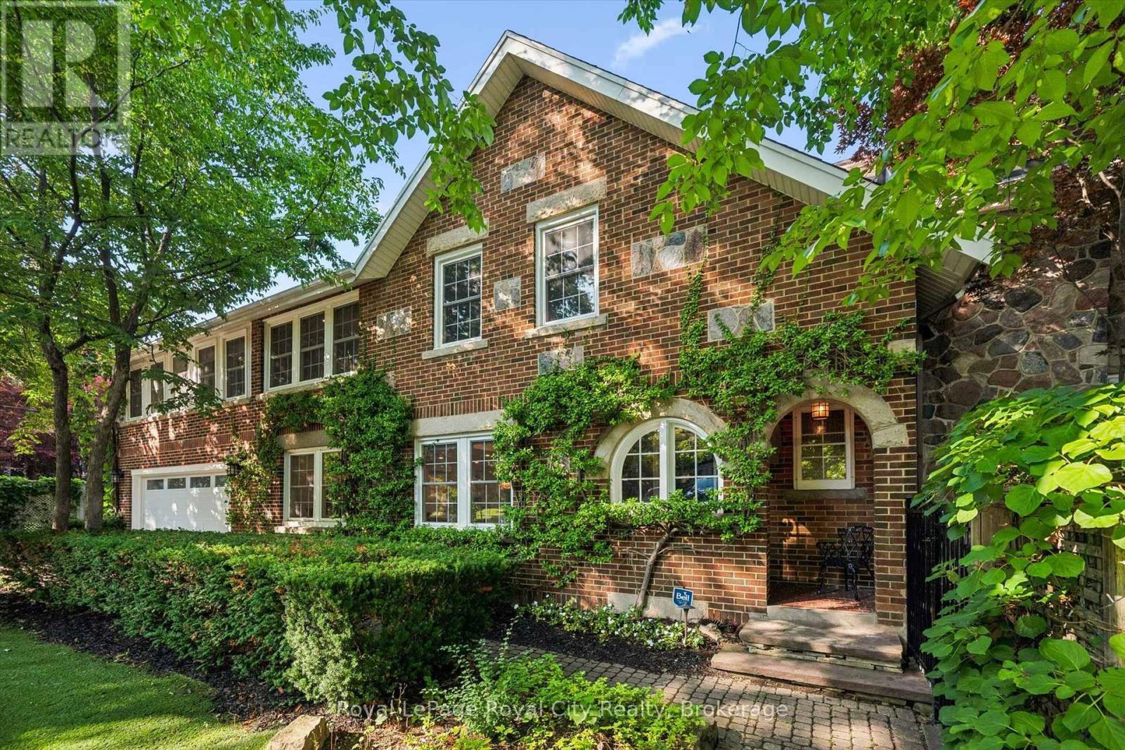 












1 BARBER AVENUE

,
Guelph (Exhibition Park),




Ontario
N1H5E6

