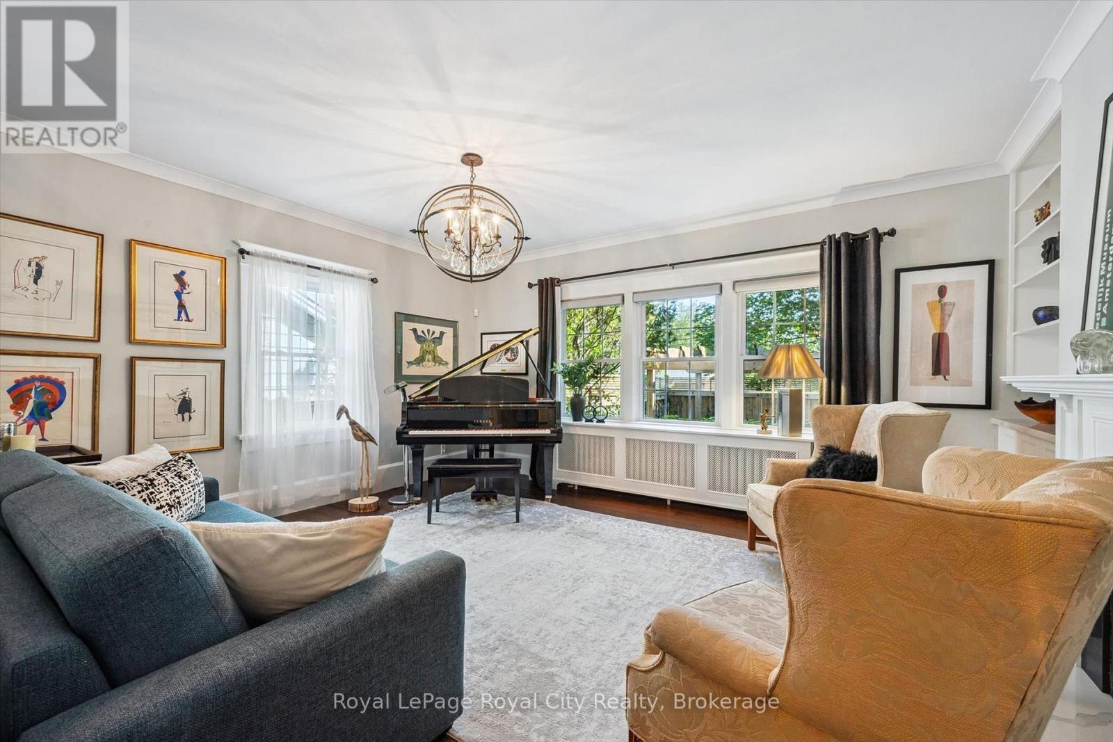 












1 BARBER AVENUE

,
Guelph (Exhibition Park),




Ontario
N1H5E6

