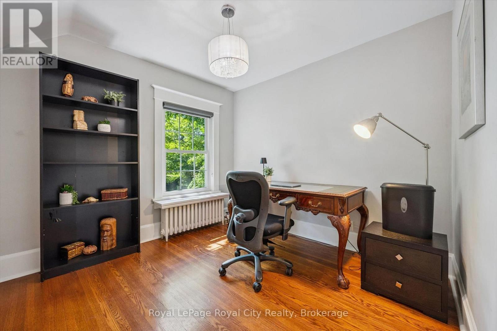 












1 BARBER AVENUE

,
Guelph (Exhibition Park),




Ontario
N1H5E6

