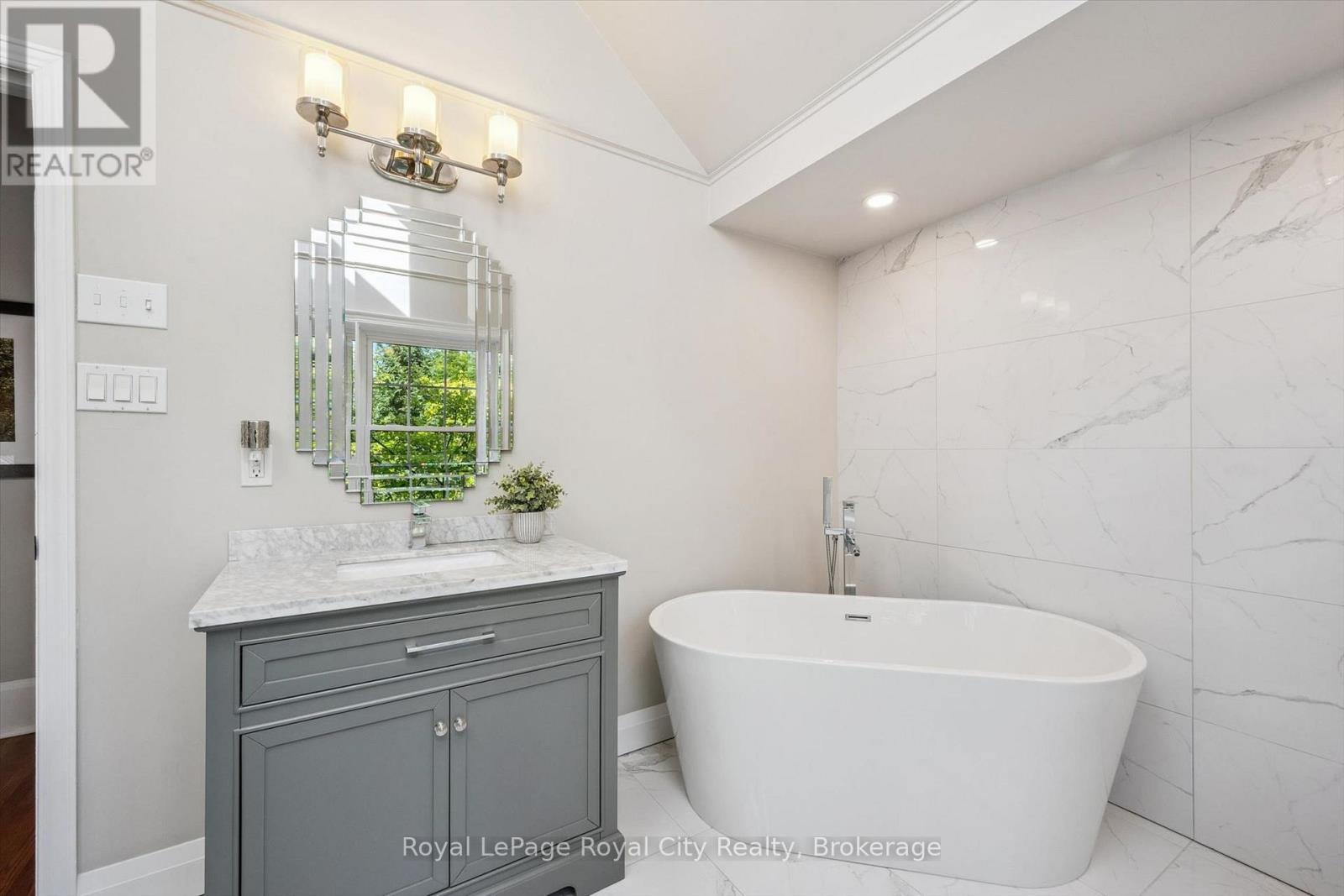 












1 BARBER AVENUE

,
Guelph (Exhibition Park),




Ontario
N1H5E6

