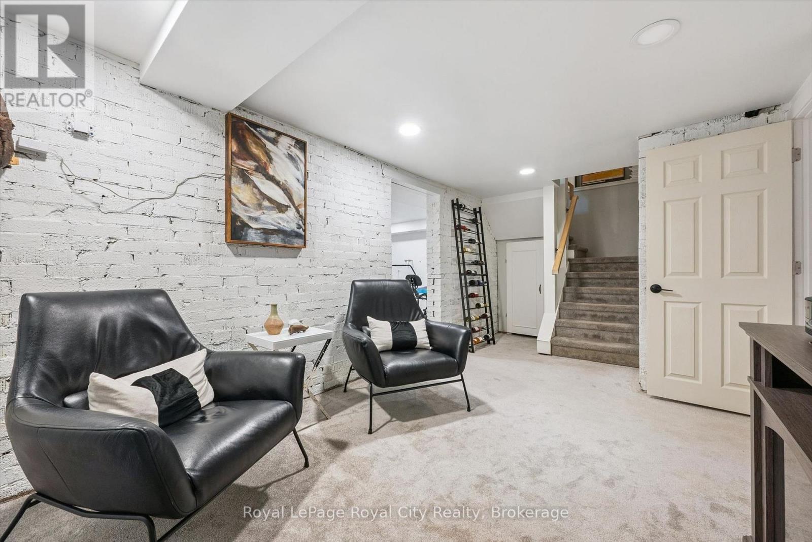 












1 BARBER AVENUE

,
Guelph (Exhibition Park),




Ontario
N1H5E6

