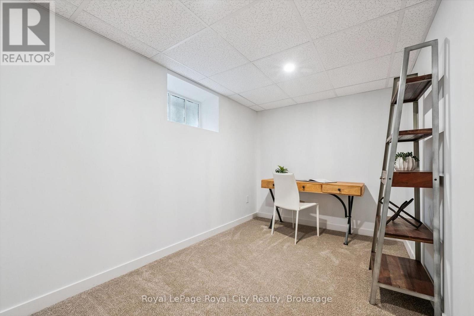 












1 BARBER AVENUE

,
Guelph (Exhibition Park),




Ontario
N1H5E6

