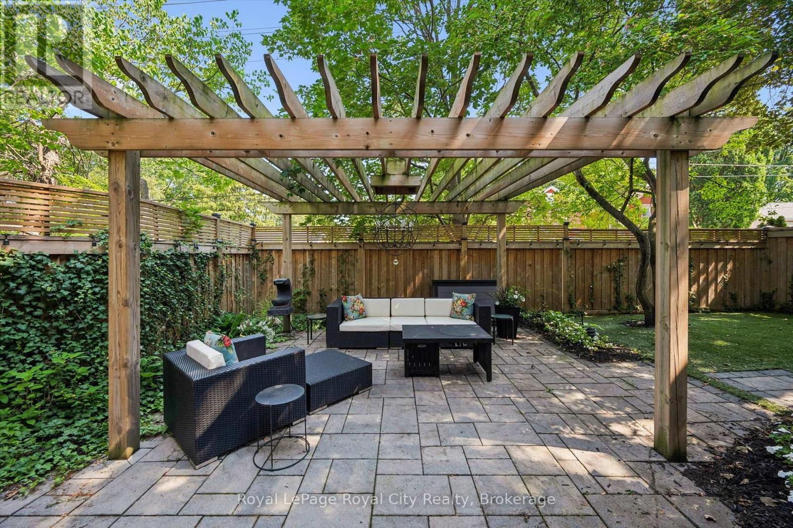 












1 BARBER AVENUE

,
Guelph (Exhibition Park),




Ontario
N1H5E6

