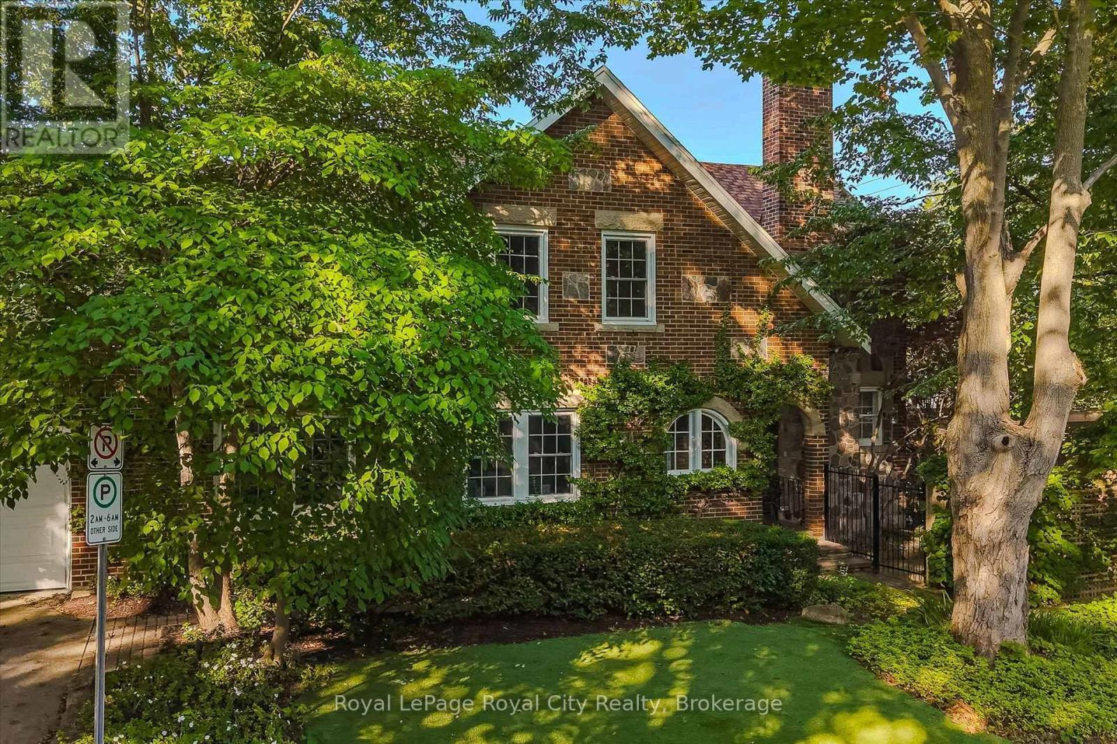 












1 BARBER AVENUE

,
Guelph (Exhibition Park),




Ontario
N1H5E6

