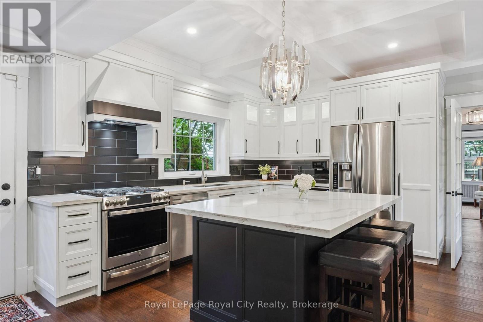












1 BARBER AVENUE

,
Guelph (Exhibition Park),




Ontario
N1H5E6

