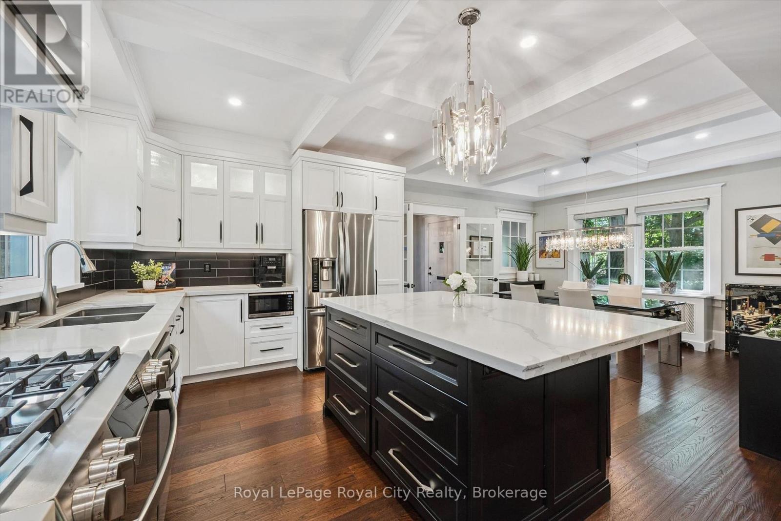 












1 BARBER AVENUE

,
Guelph (Exhibition Park),




Ontario
N1H5E6

