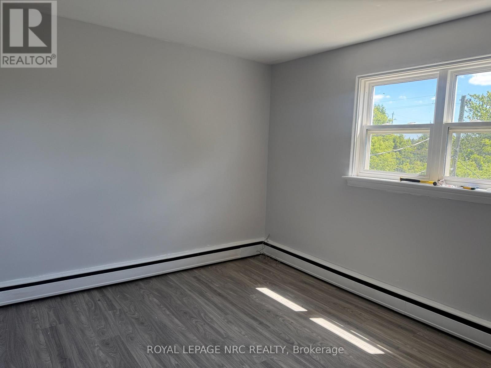 












3 - 10 PORT MAITLAND ROAD

,
Haldimand,




Ontario
N1A1Y4


