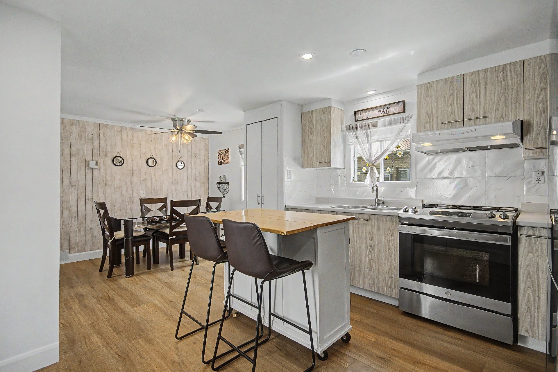 









3950


Boul. Sir-Wilfrid-Laurier

, 301,
Longueuil (Saint-Hubert),




QC
J3Y5Y9

