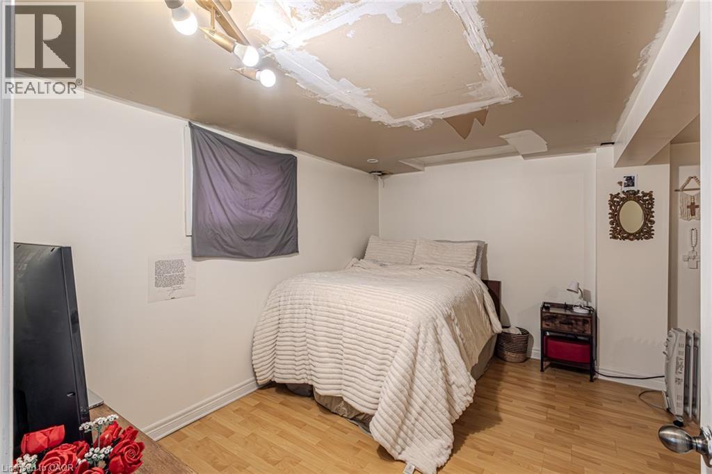 












4 ALBERT Street

,
Langton,




Ontario
N0E1G0

