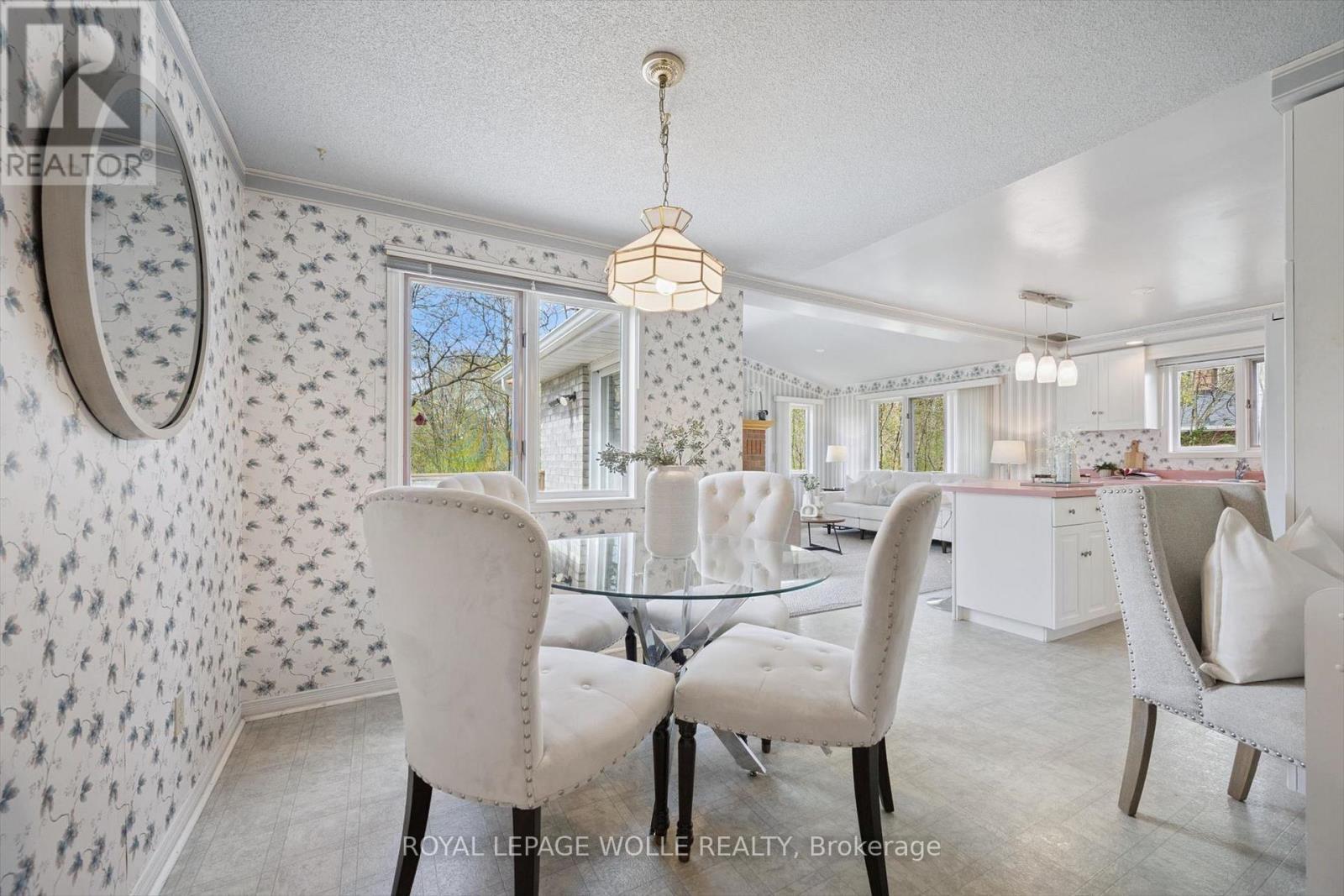 












363 NORTHLAKE DRIVE

,
Waterloo,




Ontario
N2V1W6

