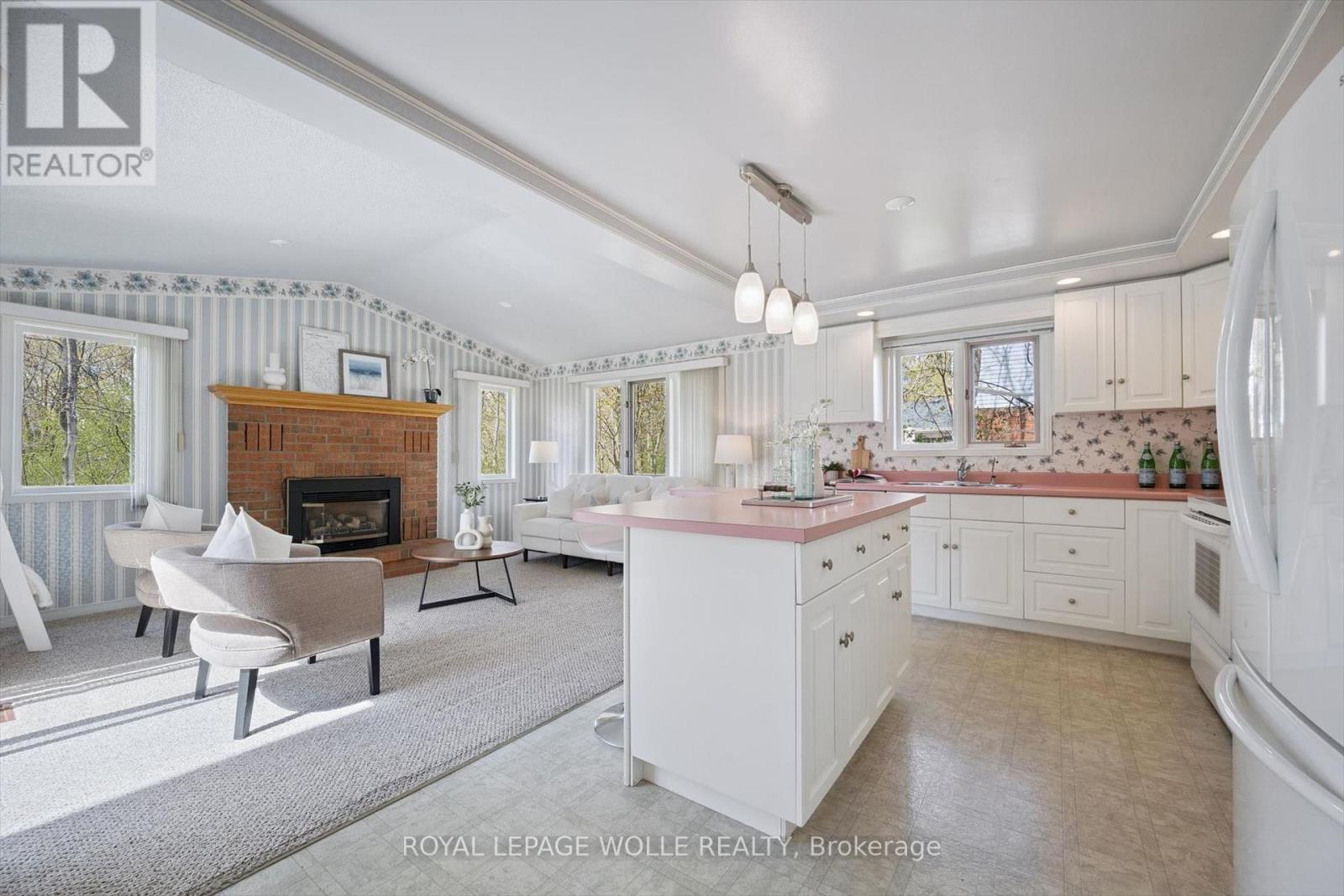 












363 NORTHLAKE DRIVE

,
Waterloo,




Ontario
N2V1W6

