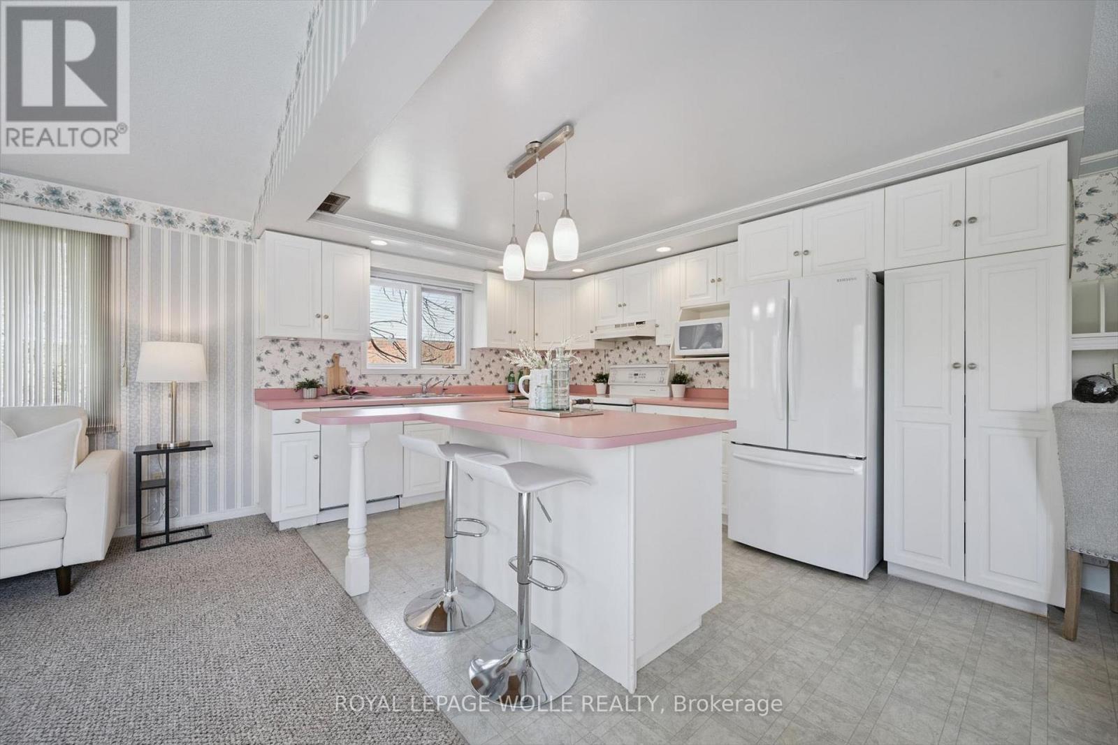












363 NORTHLAKE DRIVE

,
Waterloo,




Ontario
N2V1W6

