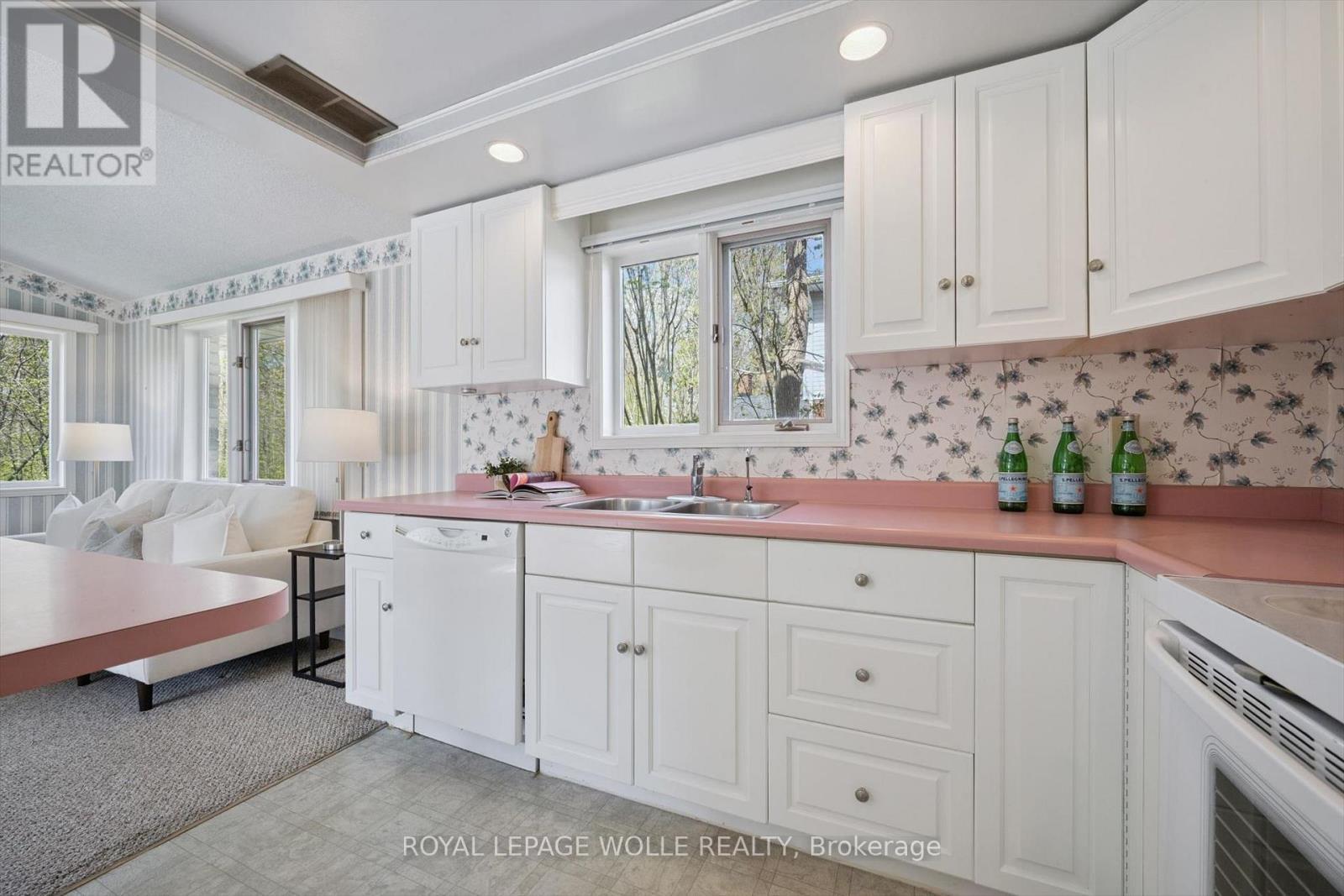 












363 NORTHLAKE DRIVE

,
Waterloo,




Ontario
N2V1W6

