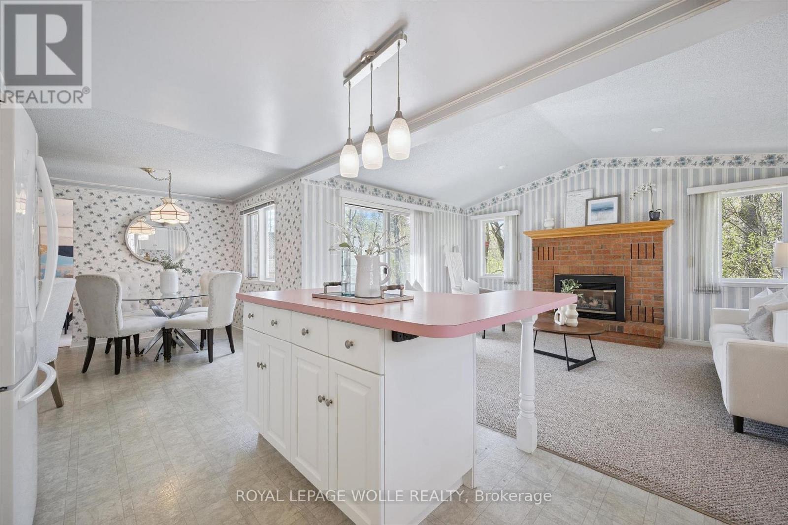 












363 NORTHLAKE DRIVE

,
Waterloo,




Ontario
N2V1W6

