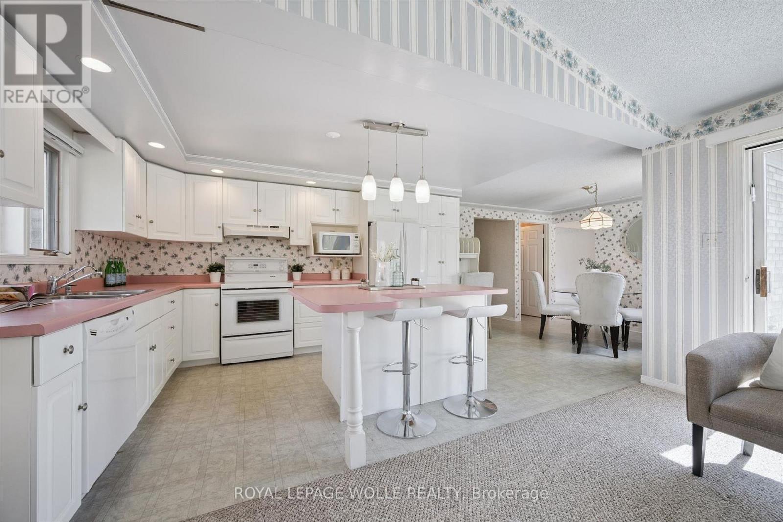 












363 NORTHLAKE DRIVE

,
Waterloo,




Ontario
N2V1W6

