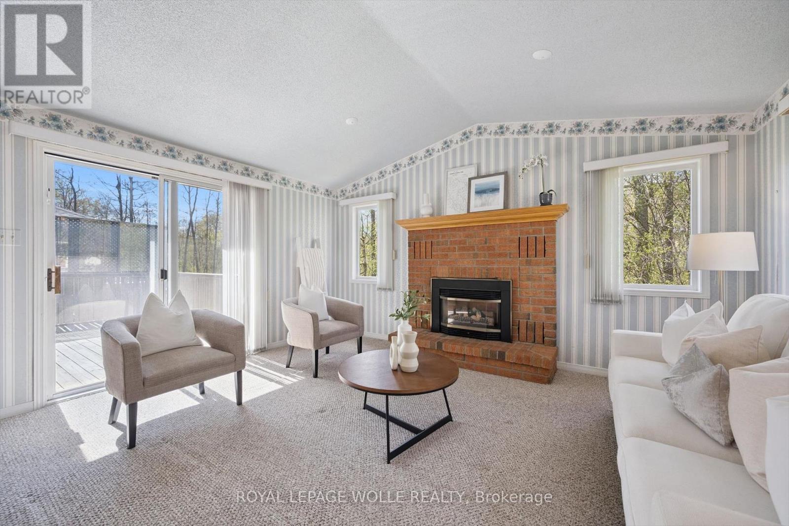 












363 NORTHLAKE DRIVE

,
Waterloo,




Ontario
N2V1W6


