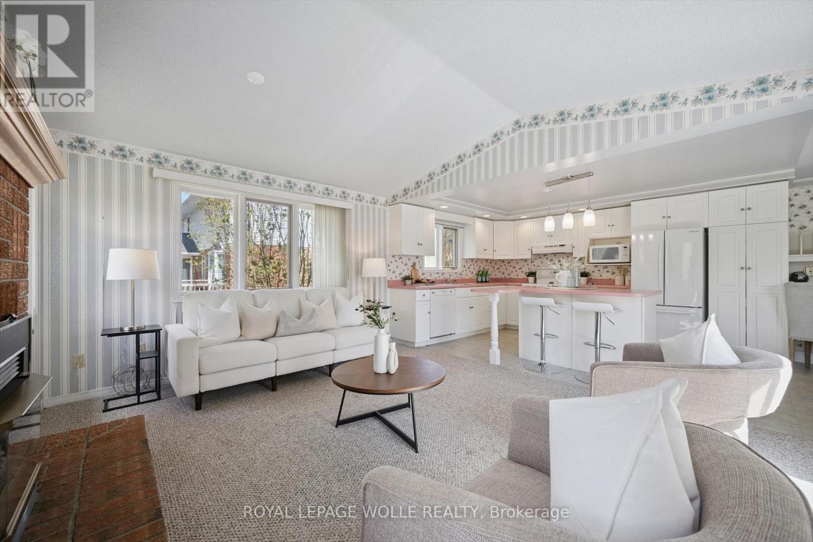 












363 NORTHLAKE DRIVE

,
Waterloo,




Ontario
N2V1W6

