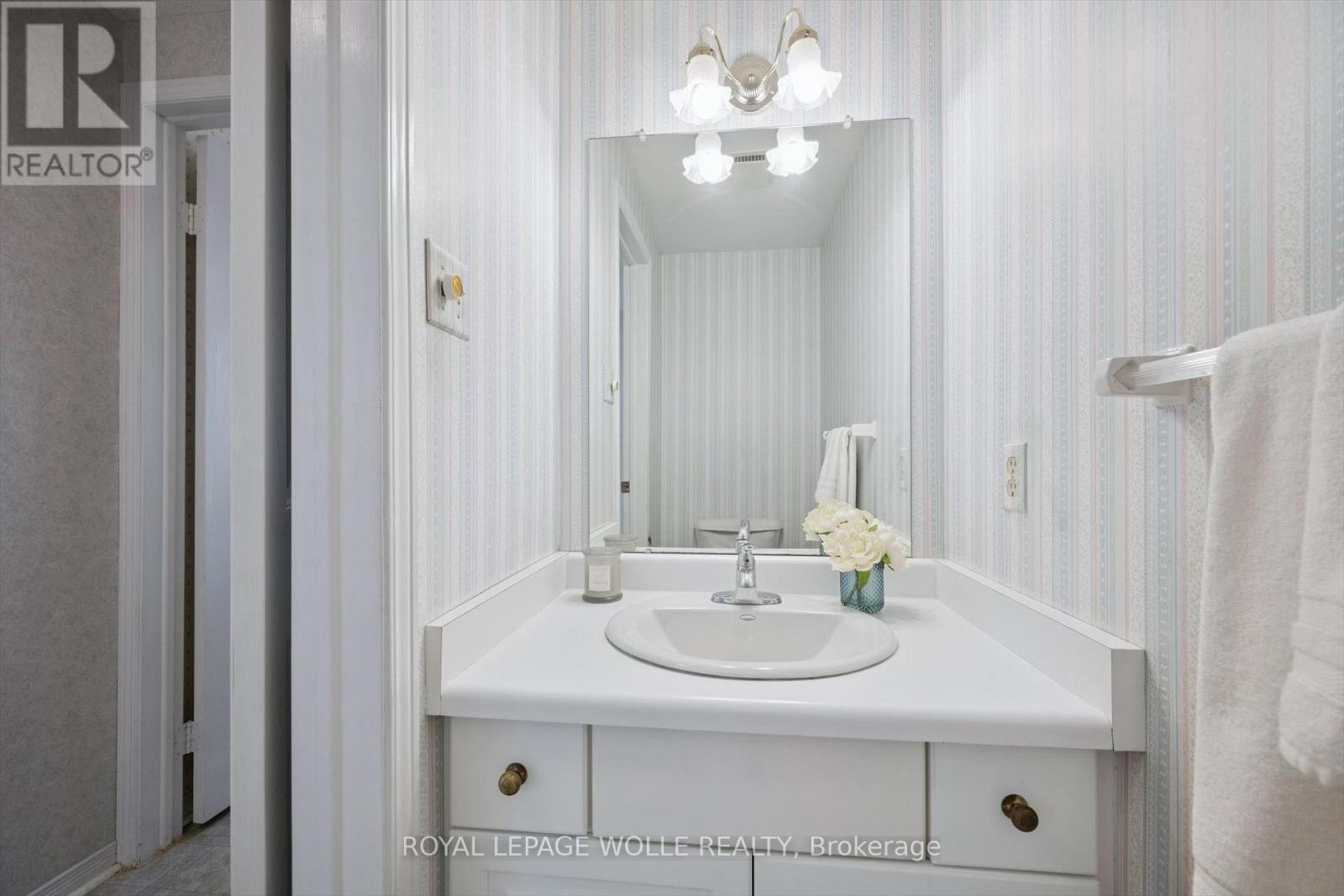 












363 NORTHLAKE DRIVE

,
Waterloo,




Ontario
N2V1W6

