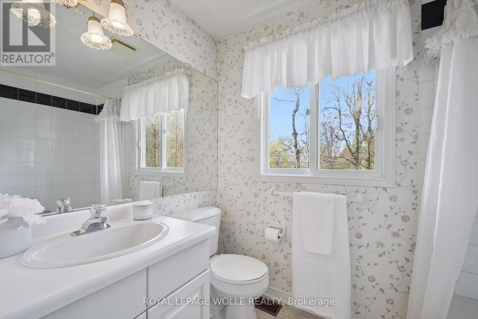 












363 NORTHLAKE DRIVE

,
Waterloo,




Ontario
N2V1W6

