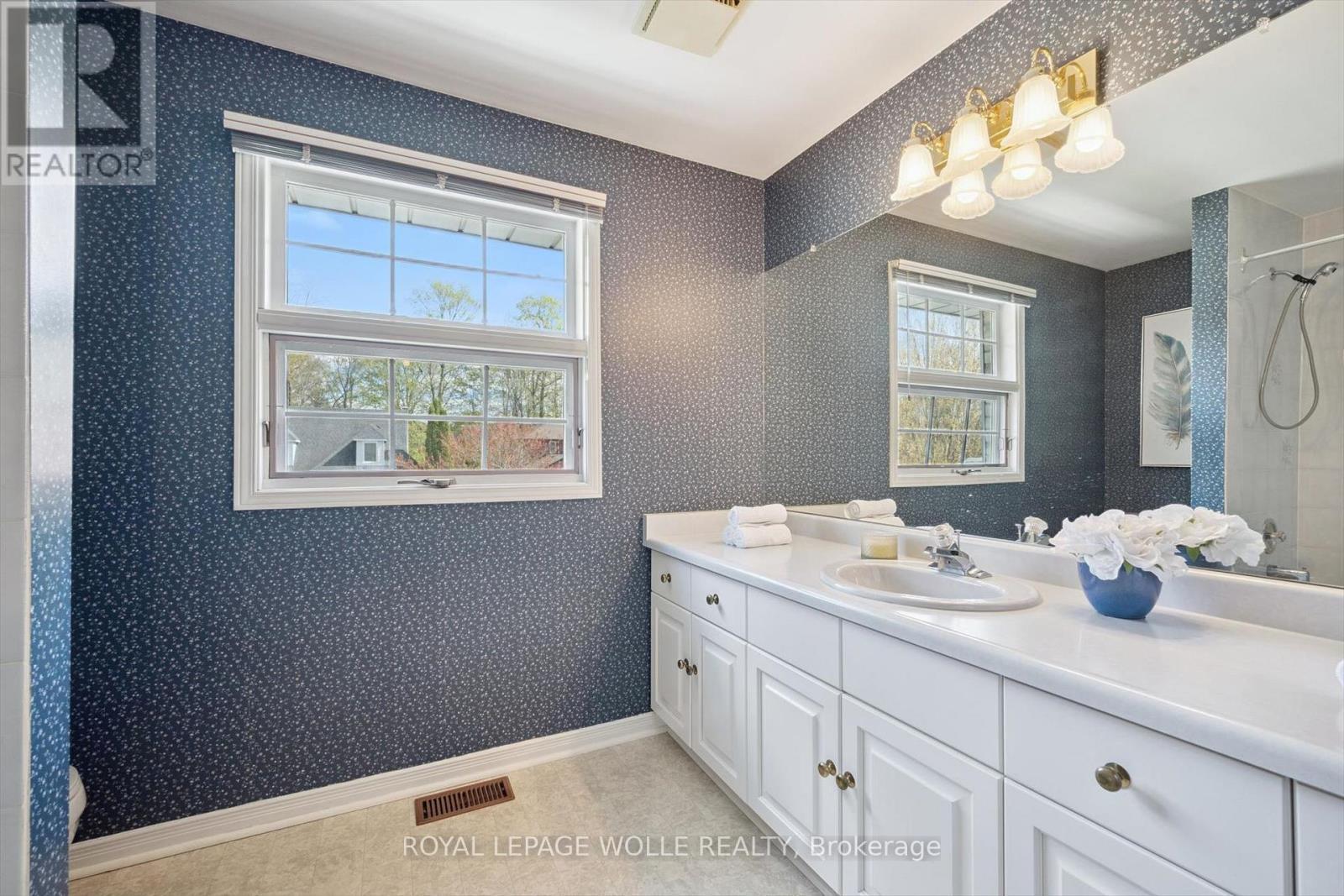 












363 NORTHLAKE DRIVE

,
Waterloo,




Ontario
N2V1W6


