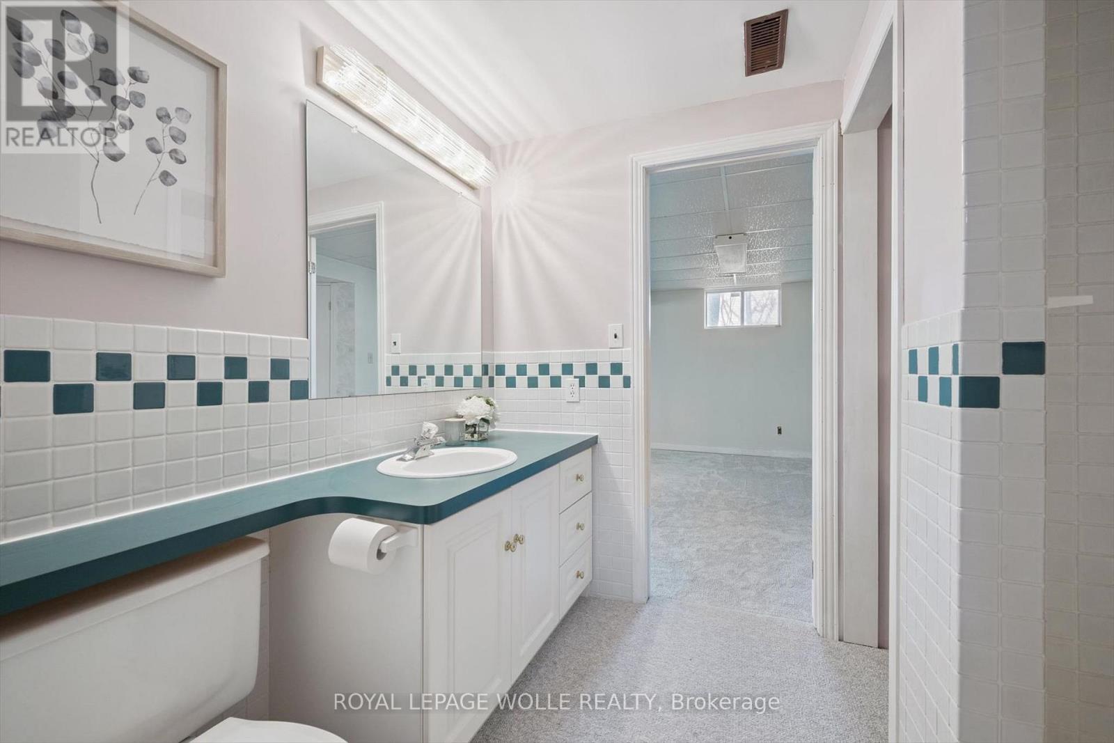 












363 NORTHLAKE DRIVE

,
Waterloo,




Ontario
N2V1W6

