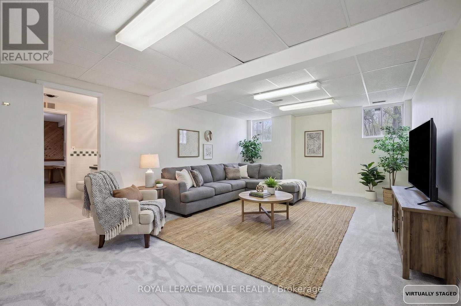 












363 NORTHLAKE DRIVE

,
Waterloo,




Ontario
N2V1W6

