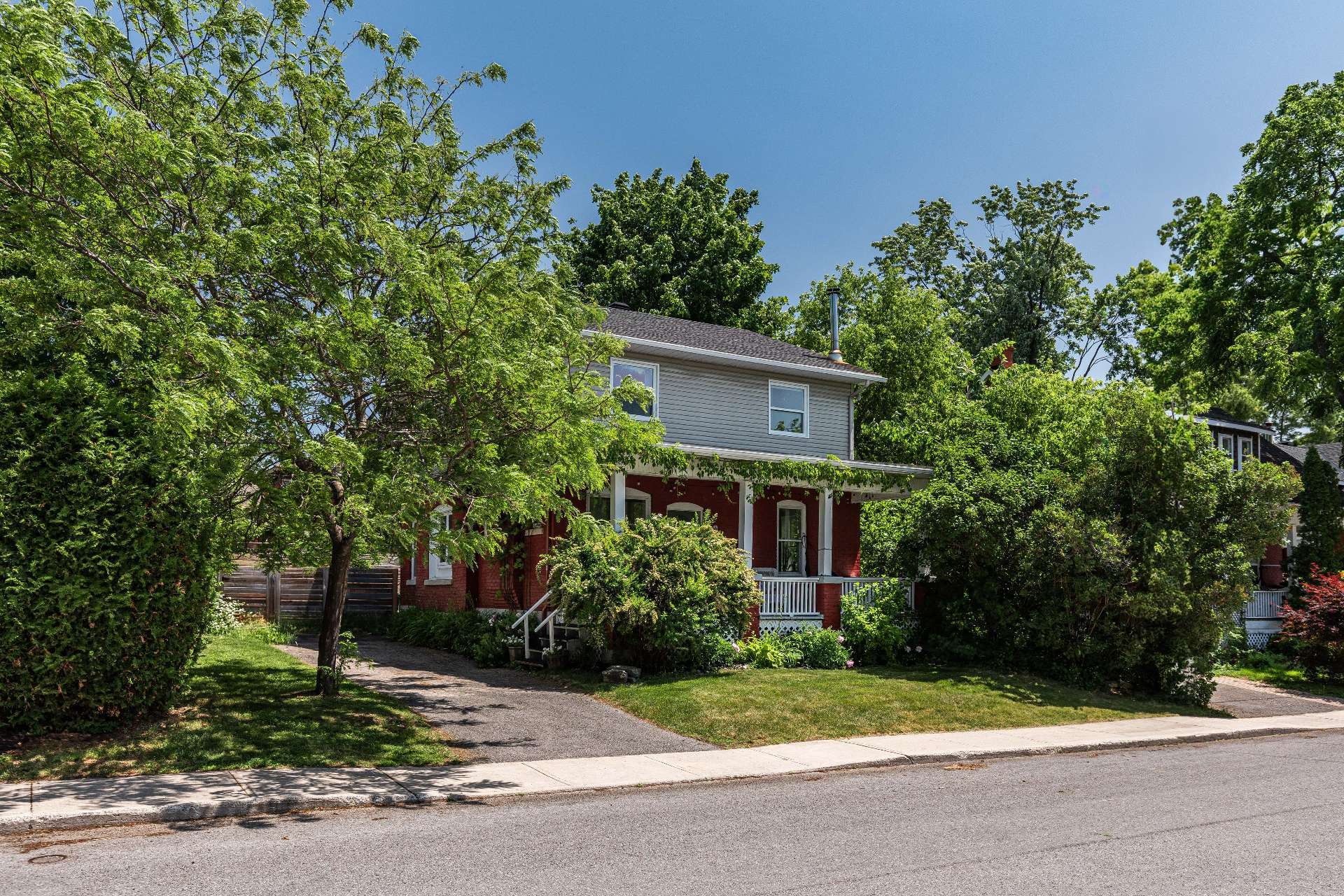 









432


Rue Parker

,
Gatineau (Aylmer),




QC
J9H4P7

