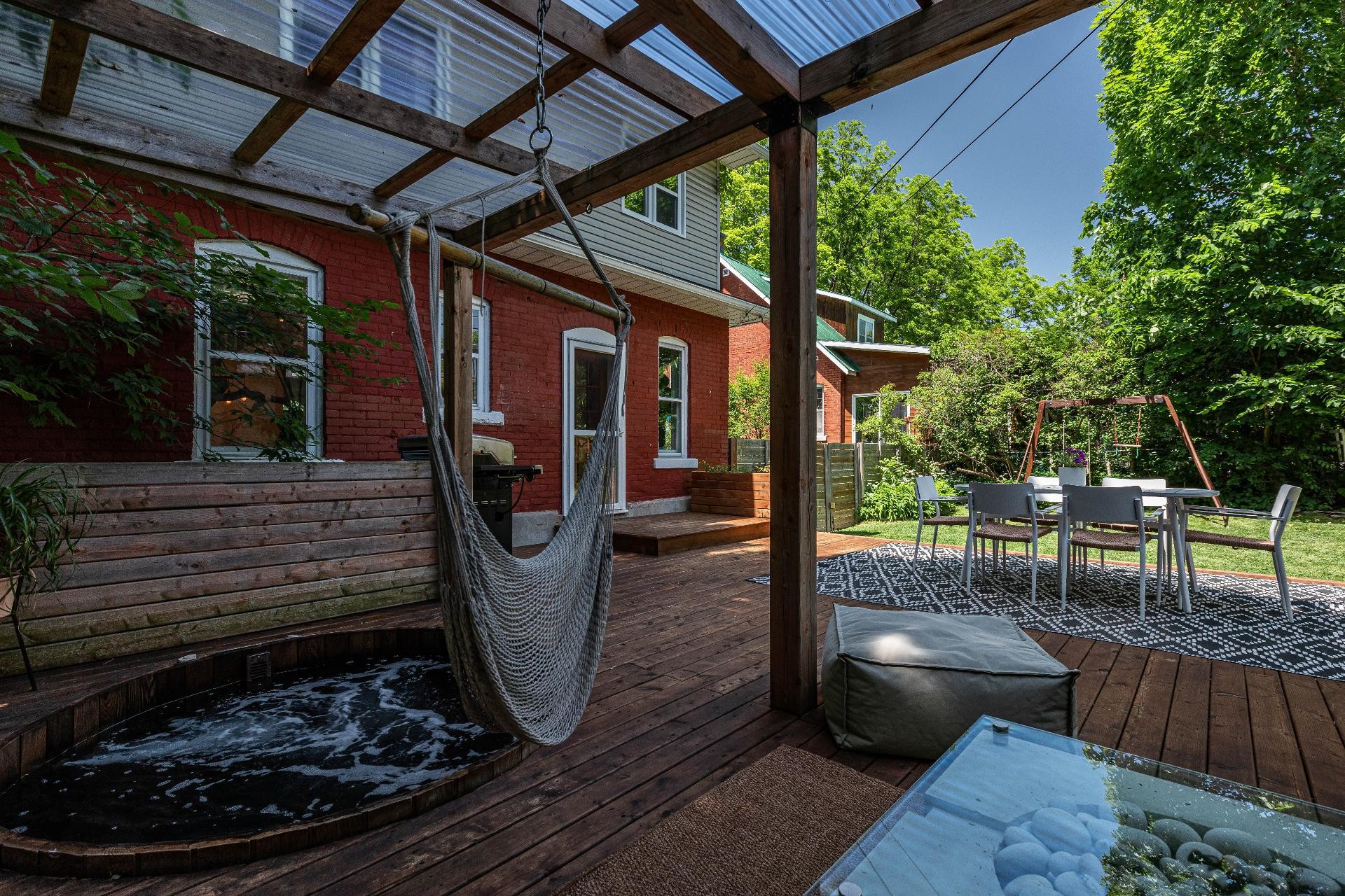 









432


Rue Parker

,
Gatineau (Aylmer),




QC
J9H4P7


