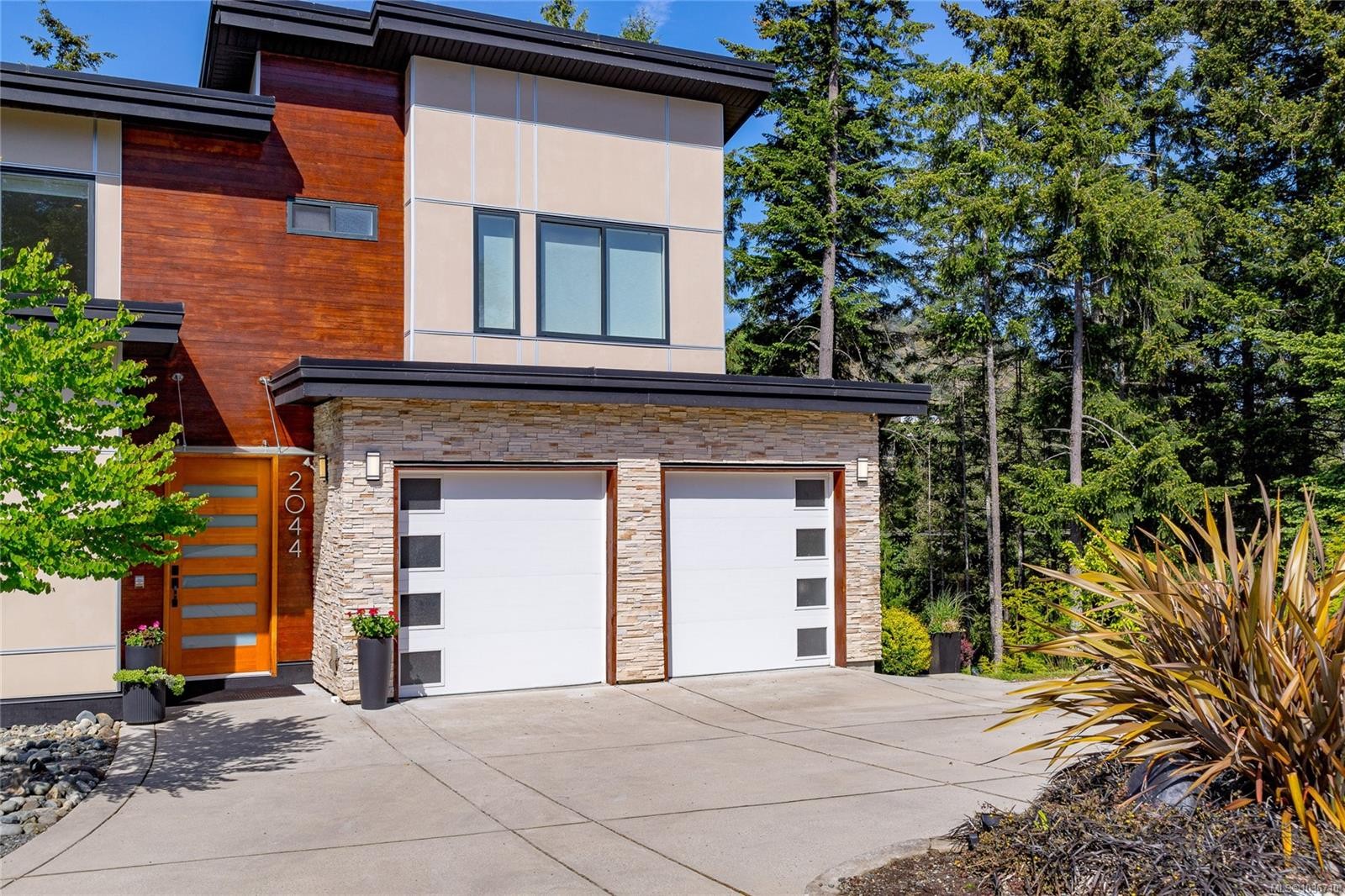 









2044


Rivers

Crossing,
Highlands,




BC
V9B 0S6

