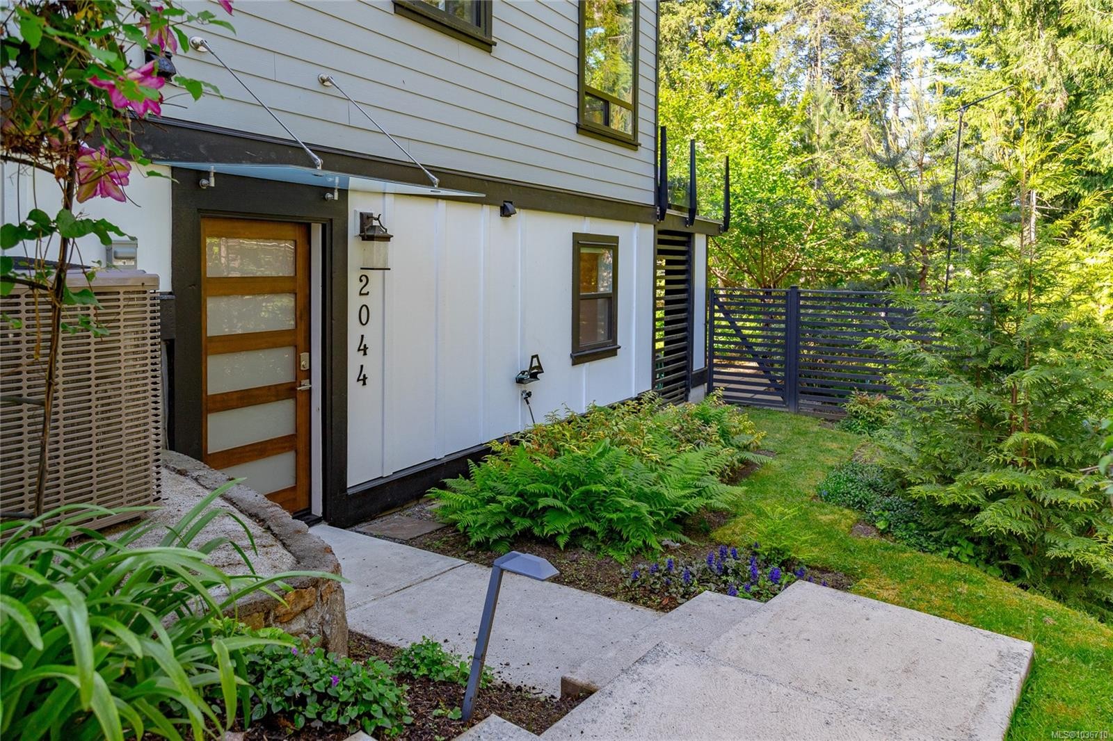 









2044


Rivers

Crossing,
Highlands,




BC
V9B 0S6

