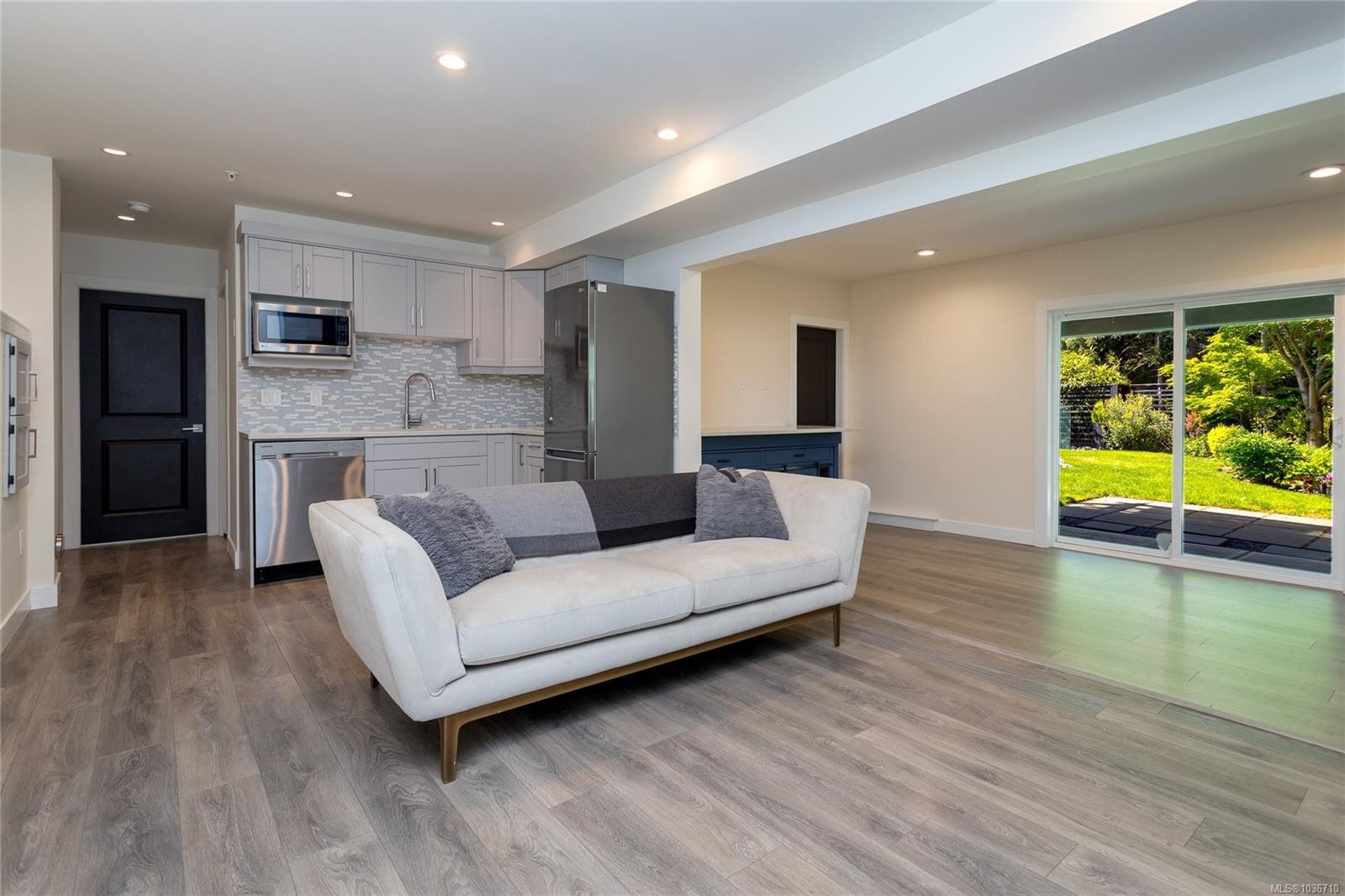 









2044


Rivers

Crossing,
Highlands,




BC
V9B 0S6

