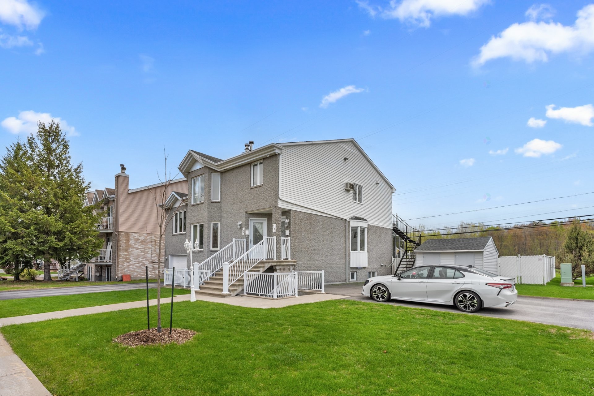 









3442

 - 3446


Rue Édith

,
Laval (Chomedey),




QC
H7P9Z7

