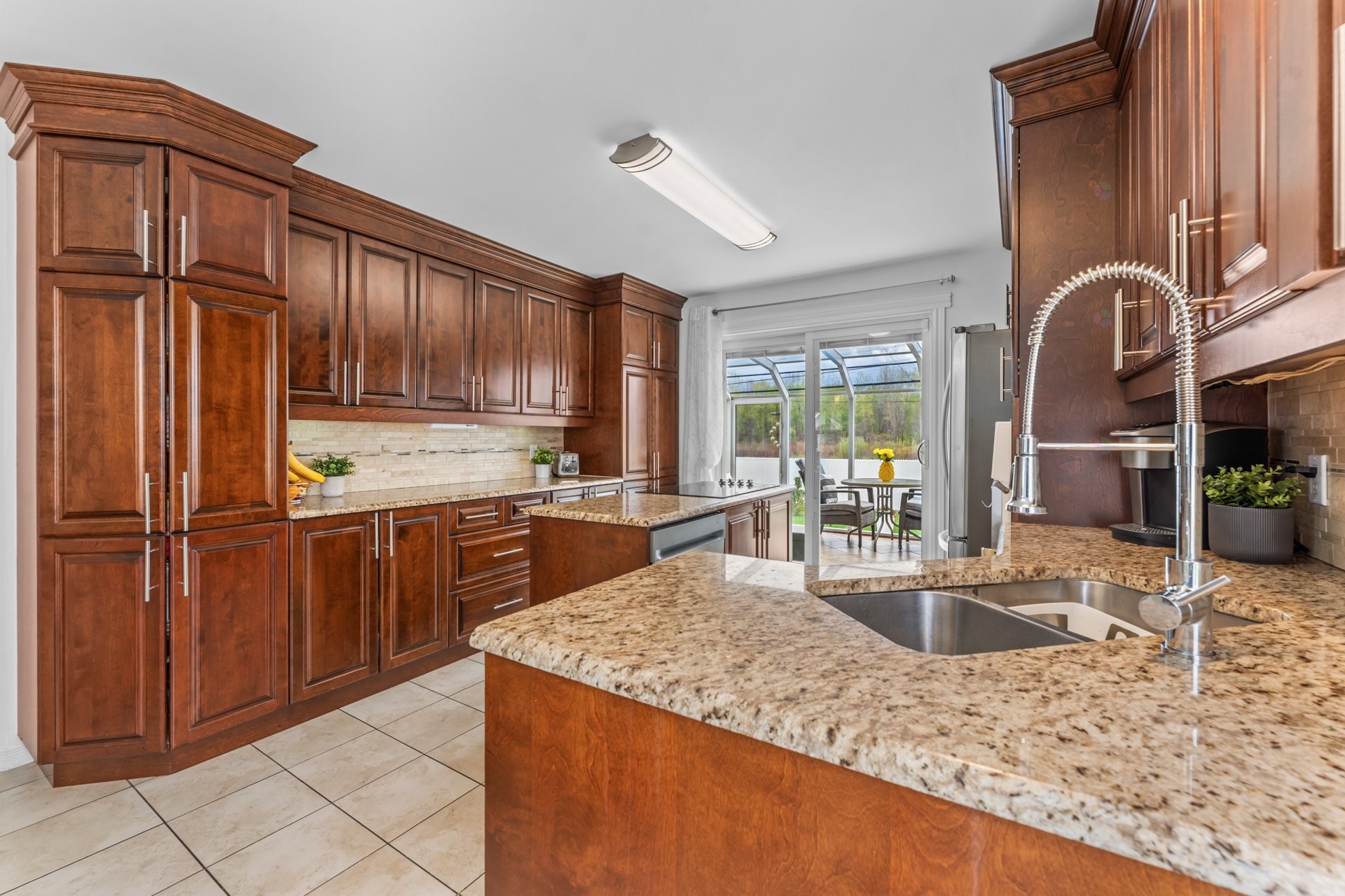 









3442

 - 3446


Rue Édith

,
Laval (Chomedey),




QC
H7P9Z7

