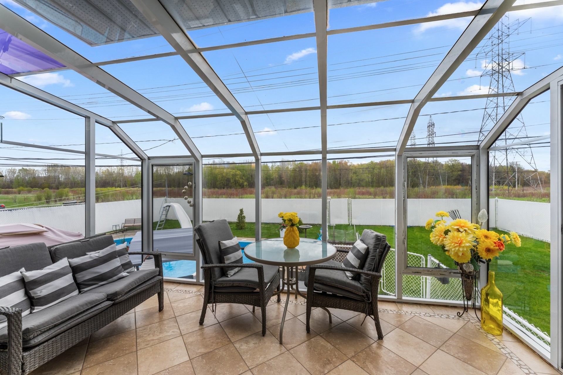 









3442

 - 3446


Rue Édith

,
Laval (Chomedey),




QC
H7P9Z7


