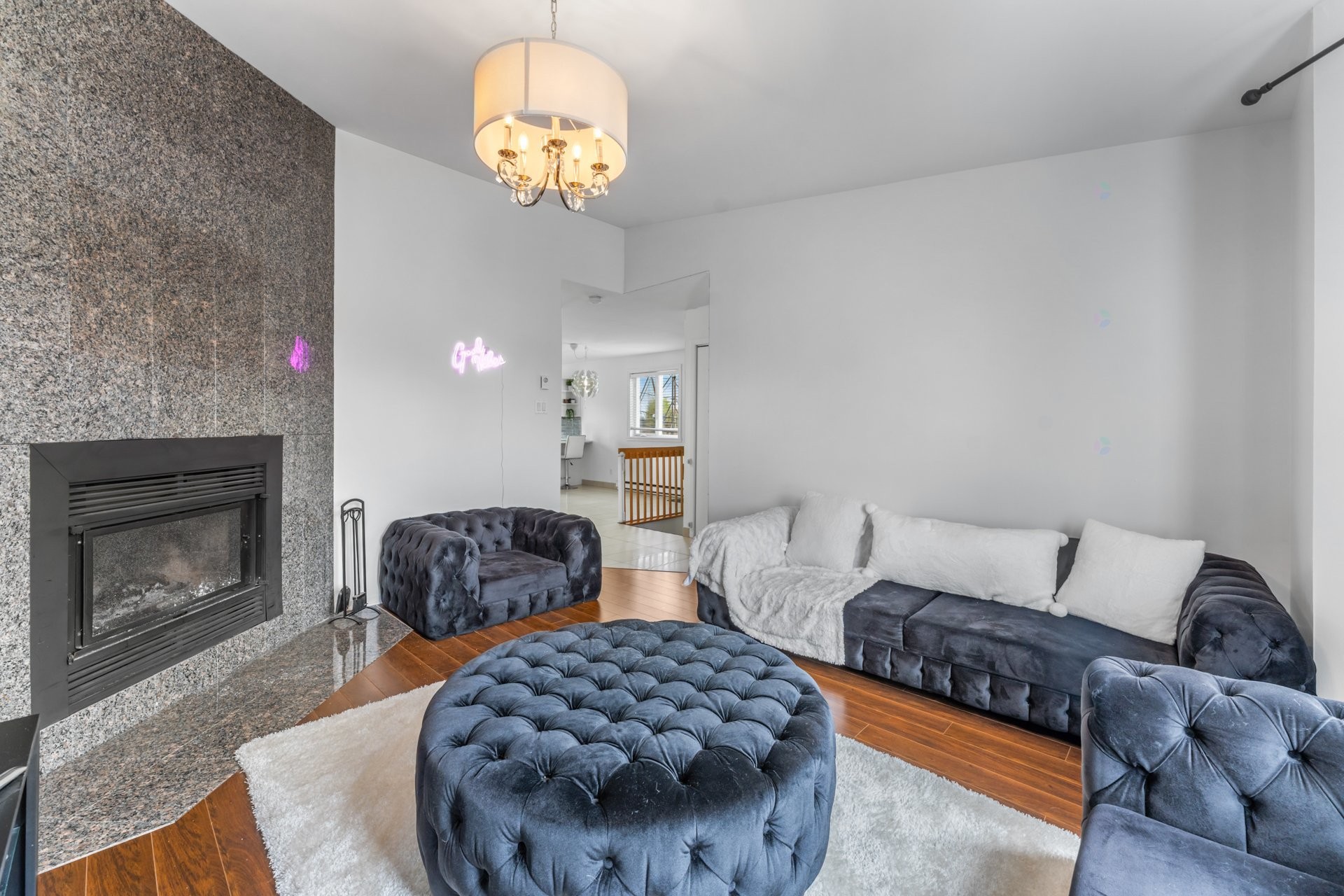 









3442

 - 3446


Rue Édith

,
Laval (Chomedey),




QC
H7P9Z7

