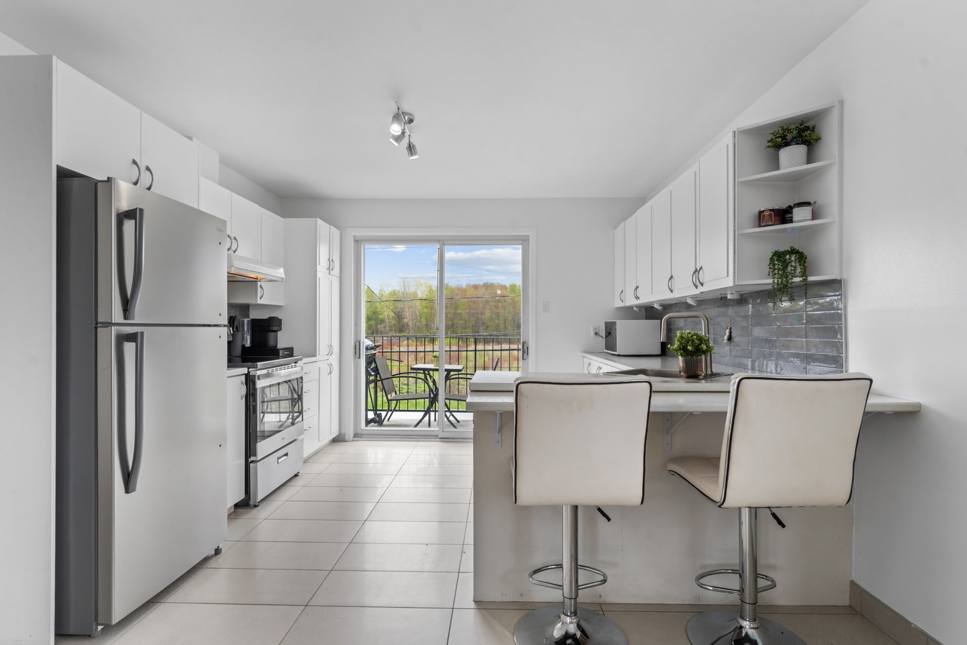 









3442

 - 3446


Rue Édith

,
Laval (Chomedey),




QC
H7P9Z7

