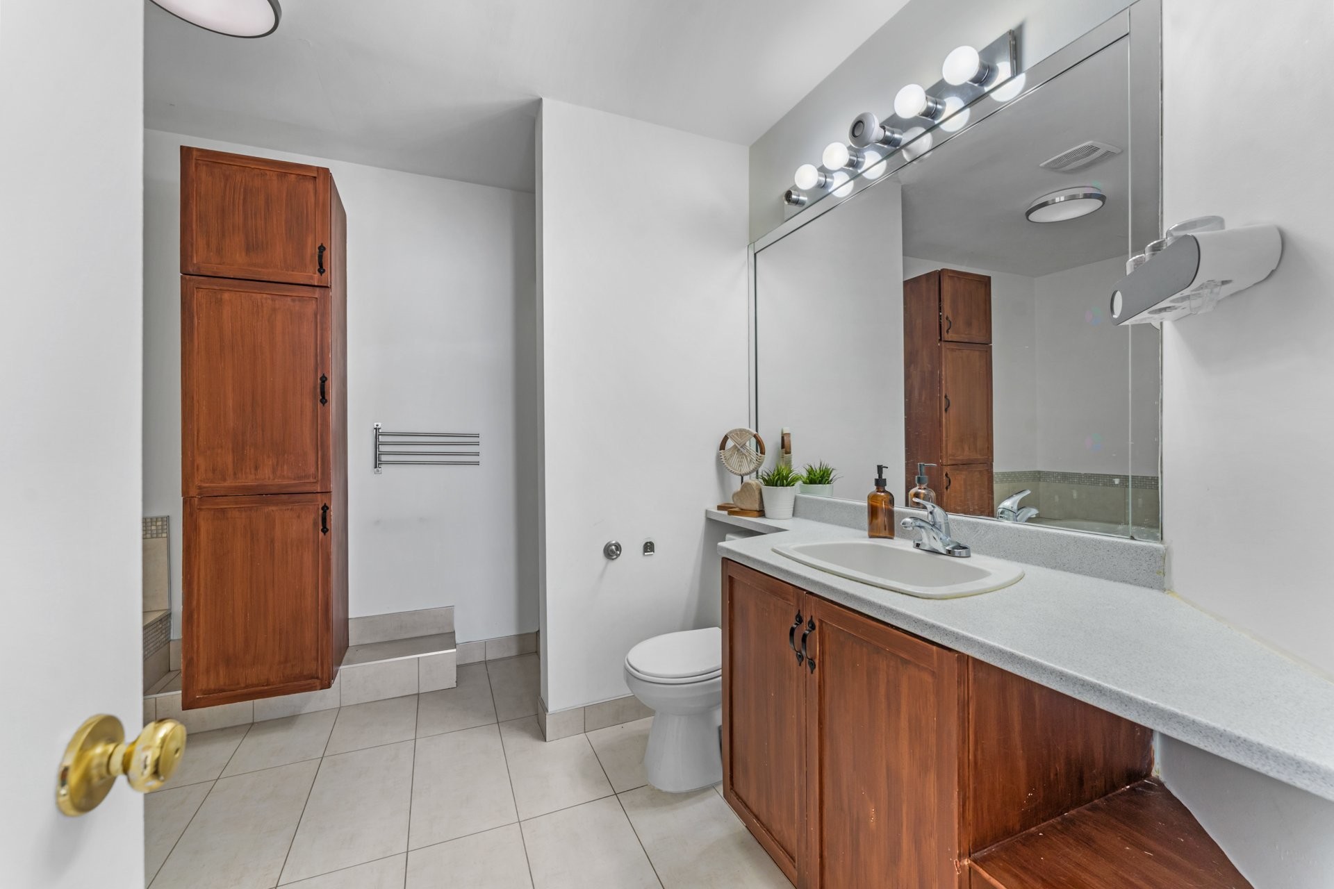 









3442

 - 3446


Rue Édith

,
Laval (Chomedey),




QC
H7P9Z7

