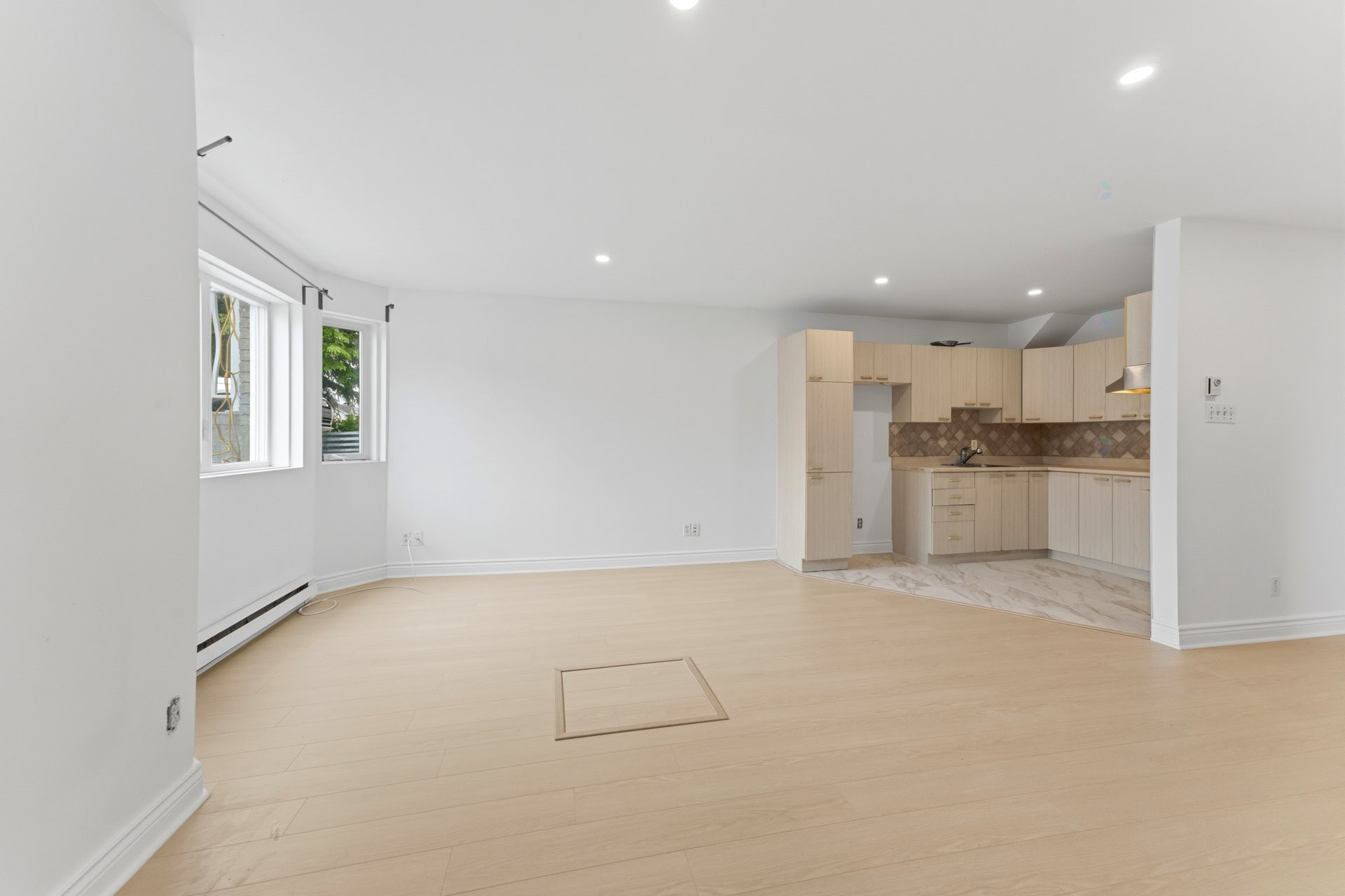 









3442

 - 3446


Rue Édith

,
Laval (Chomedey),




QC
H7P9Z7

