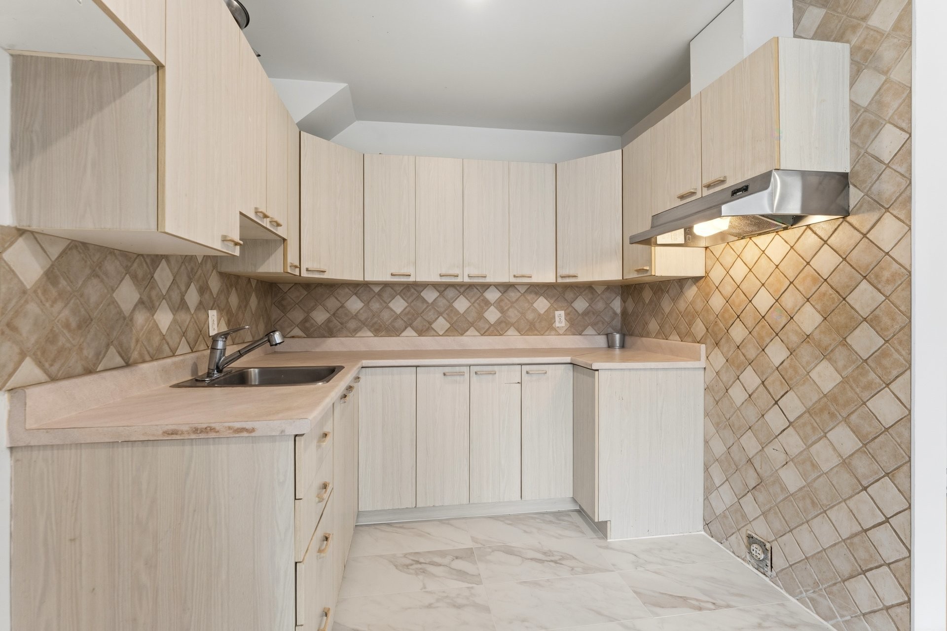 









3442

 - 3446


Rue Édith

,
Laval (Chomedey),




QC
H7P9Z7

