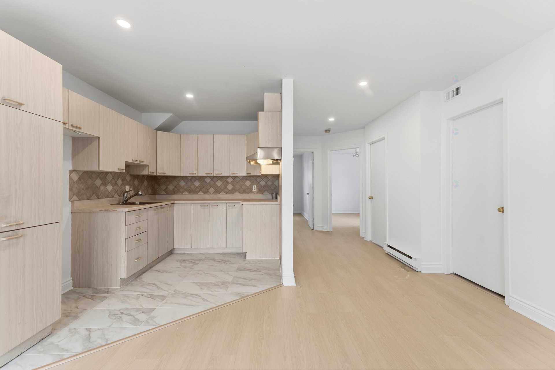 









3442

 - 3446


Rue Édith

,
Laval (Chomedey),




QC
H7P9Z7

